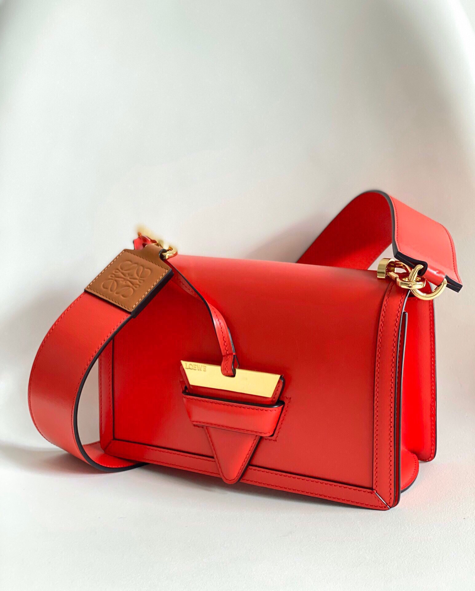 LOEWE-LADIES-BARCELONA-SHOULDER-BAG-RED-0010245025_2 LOEWE LADIES BARCELONA SHOULDER BAG RED 0010245025 2