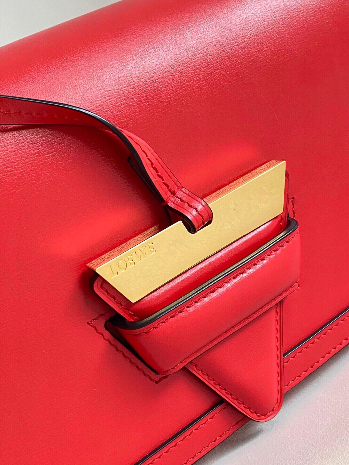 LOEWE-LADIES-BARCELONA-SHOULDER-BAG-RED-0010245025_4 LOEWE LADIES BARCELONA SHOULDER BAG RED 0010245025 4