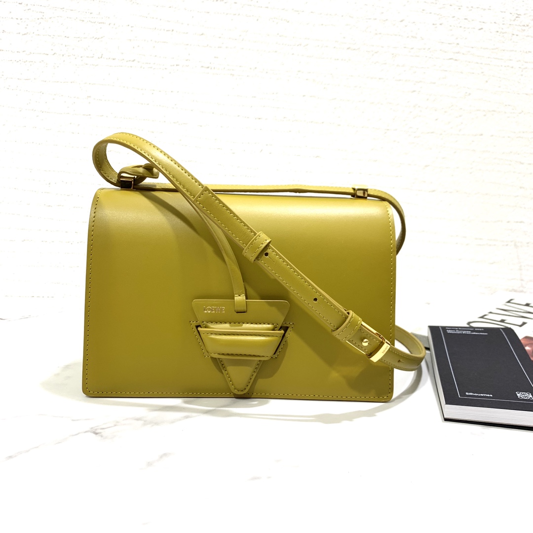 LOEWE-NEW-BARCELONA-BAG-IN-SILK-CALFSKIN-OCHRE-0010594208_2 LOEWE NEW BARCELONA BAG IN SILK CALFSKIN OCHRE 0010594208 2