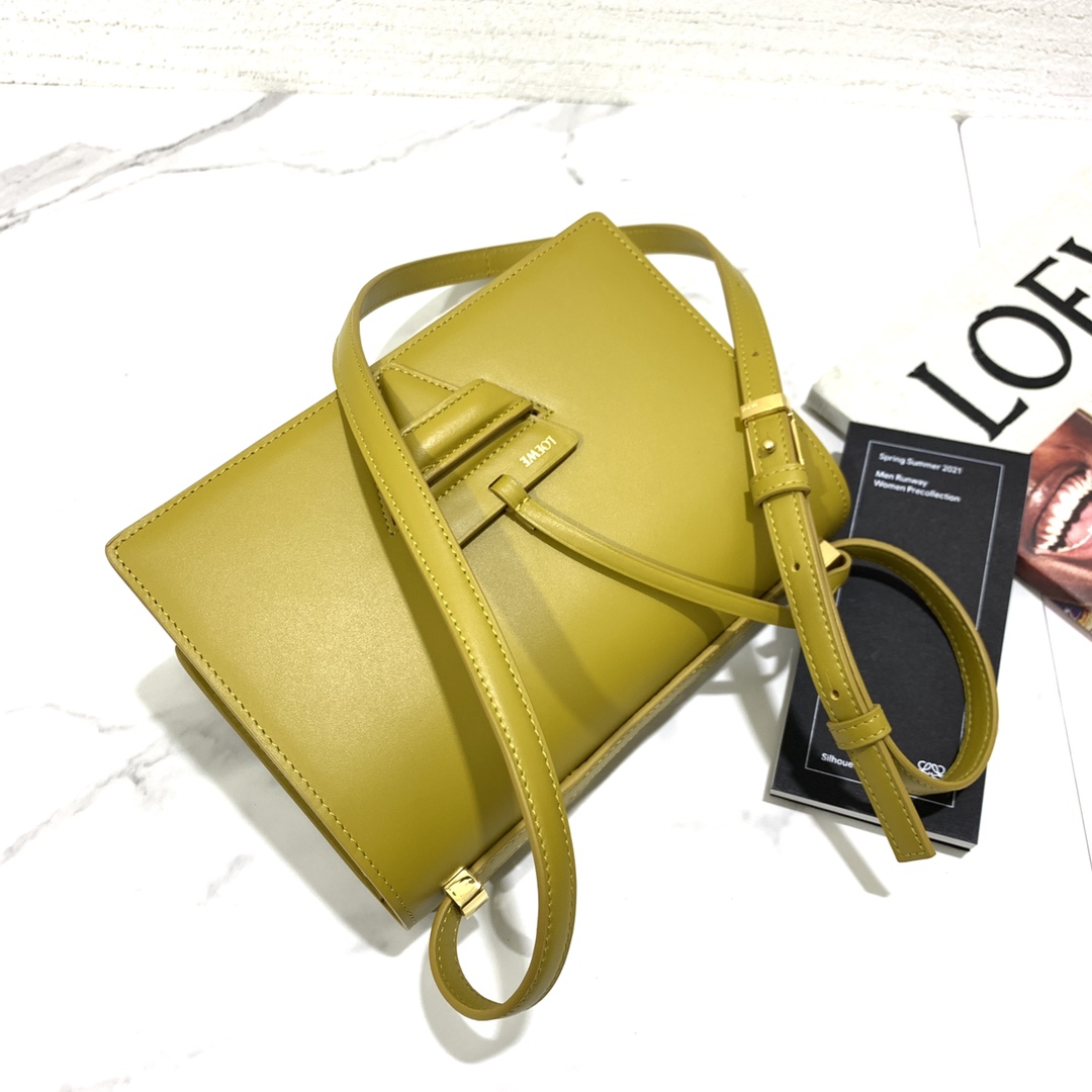 LOEWE-NEW-BARCELONA-BAG-IN-SILK-CALFSKIN-OCHRE-0010594208_4 LOEWE NEW BARCELONA BAG IN SILK CALFSKIN OCHRE 0010594208 4