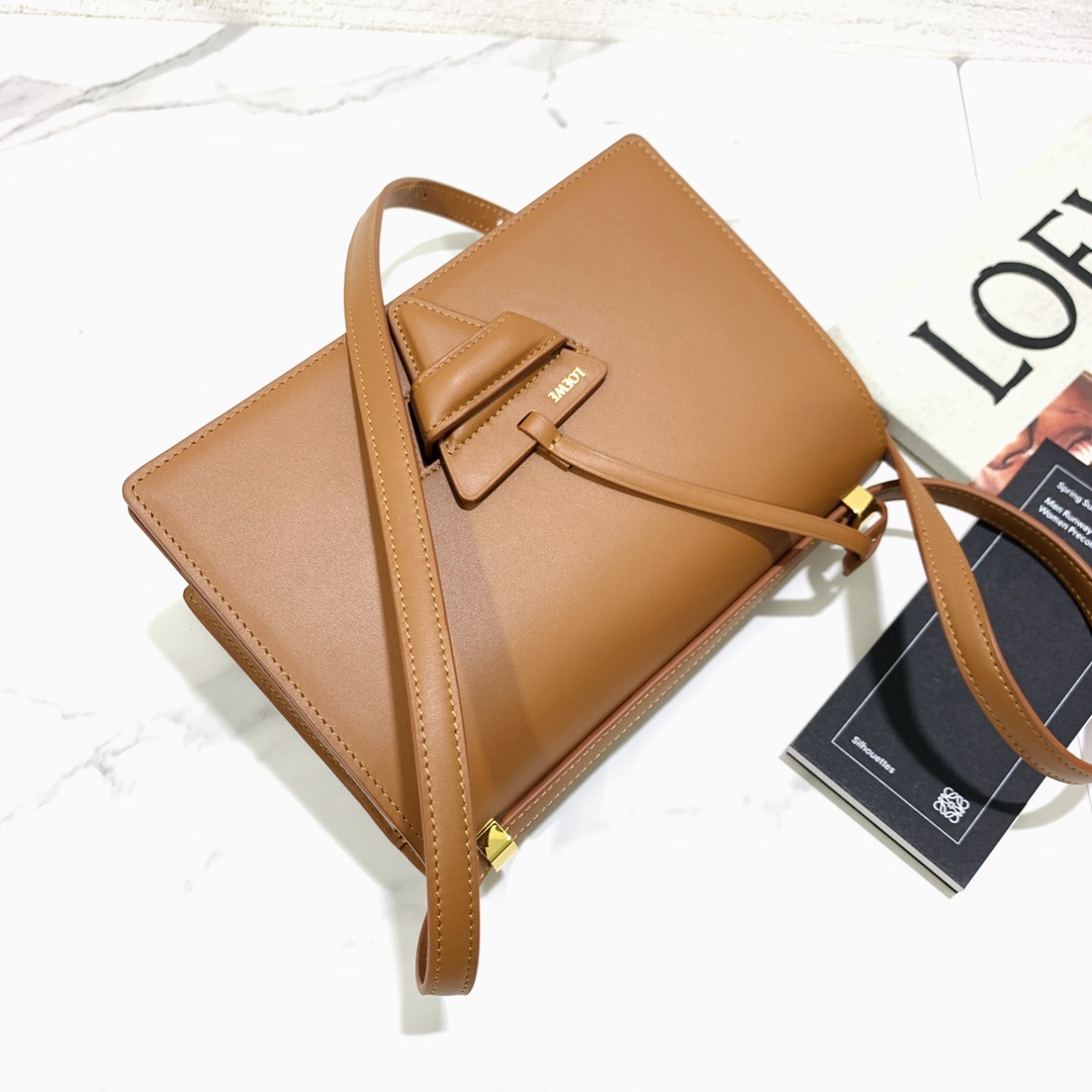 LOEWE-NEW-BARCELONA-BAG-IN-SILK-CALFSKIN-TAN-0010594182_5 LOEWE NEW BARCELONA BAG IN SILK CALFSKIN TAN 0010594182 5