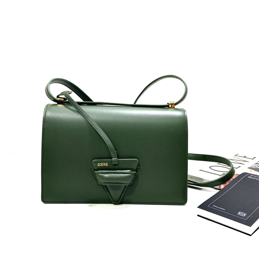 LOEWE-NEW-BARCELONA-BAG-IN-SILK-CALFSKIN-VINTAGE-KHAKI-0010594190_1 LOEWE NEW BARCELONA BAG IN SILK CALFSKIN VINTAGE KHAKI 0010594190 1