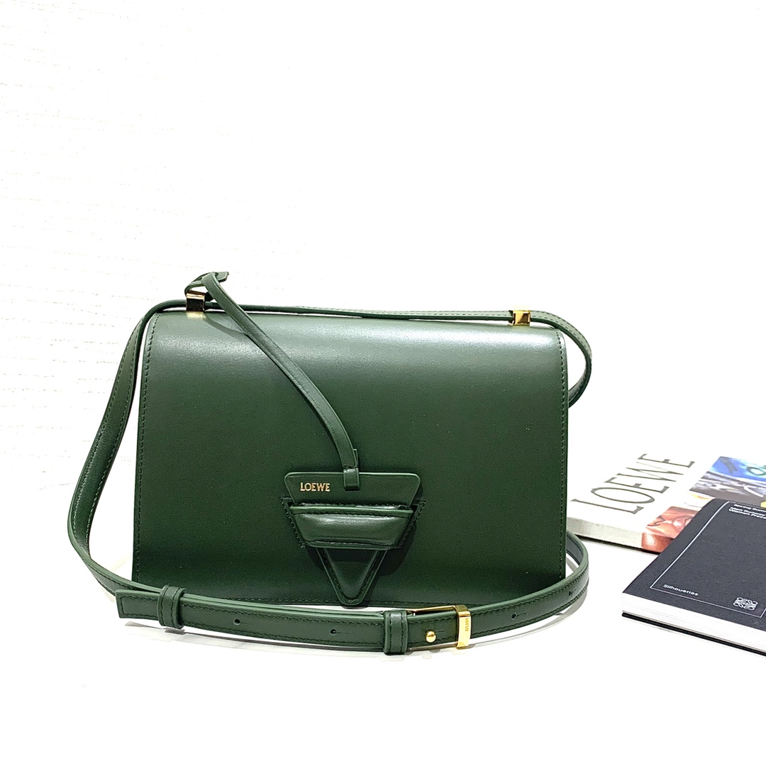 LOEWE-NEW-BARCELONA-BAG-IN-SILK-CALFSKIN-VINTAGE-KHAKI-0010594190_3 LOEWE NEW BARCELONA BAG IN SILK CALFSKIN VINTAGE KHAKI 0010594190 3