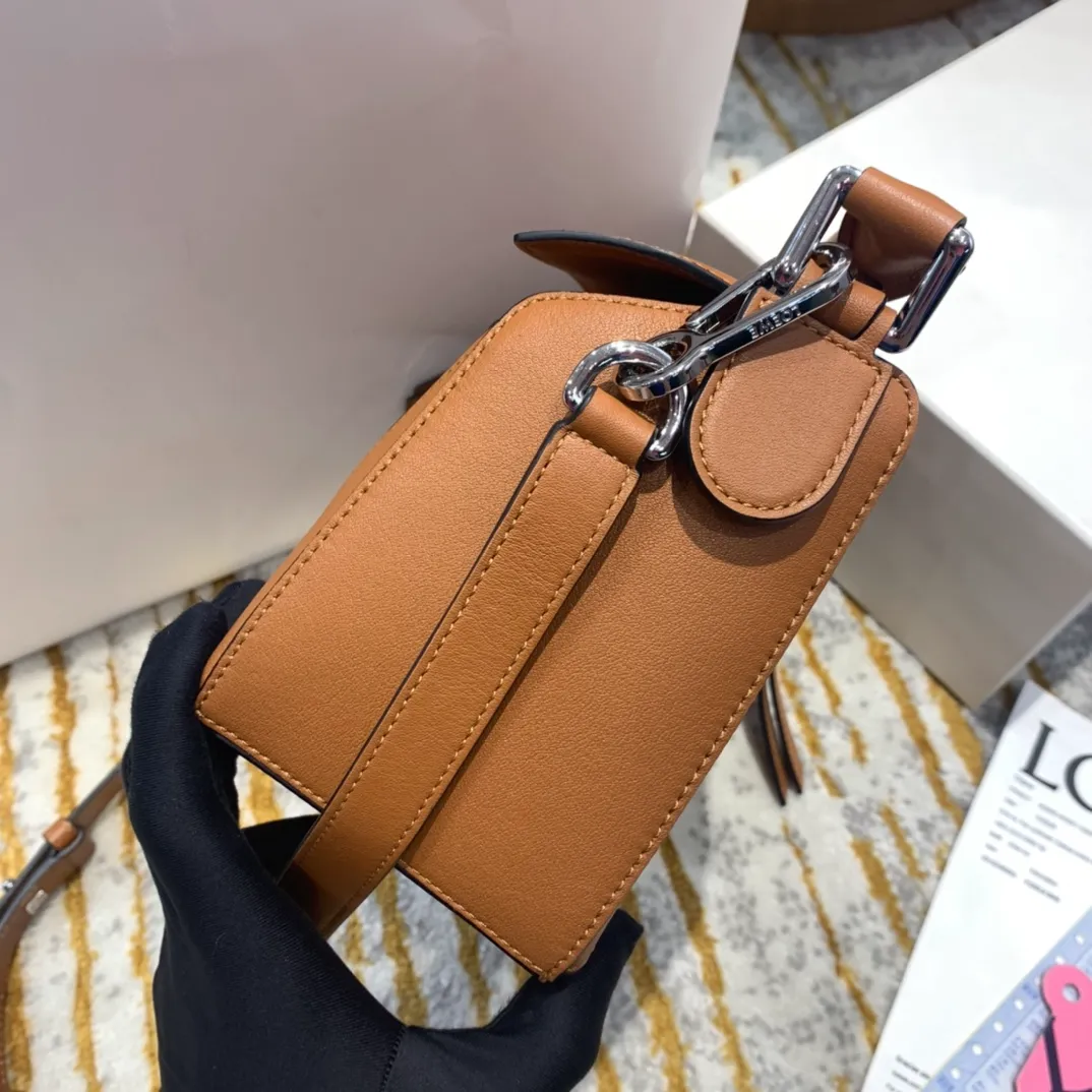 LOEWE SMALL PUZZLE BAG IN CLASSIC CALFSKIN TAN 322.30.S21-2530_3 LOEWE SMALL PUZZLE BAG IN CLASSIC CALFSKIN TAN 322.30.S21 2530 3