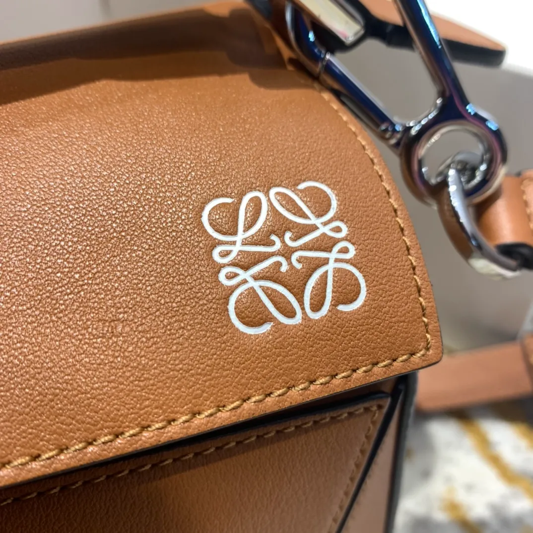 LOEWE SMALL PUZZLE BAG IN CLASSIC CALFSKIN TAN 322.30.S21-2530_7 LOEWE SMALL PUZZLE BAG IN CLASSIC CALFSKIN TAN 322.30.S21 2530 7