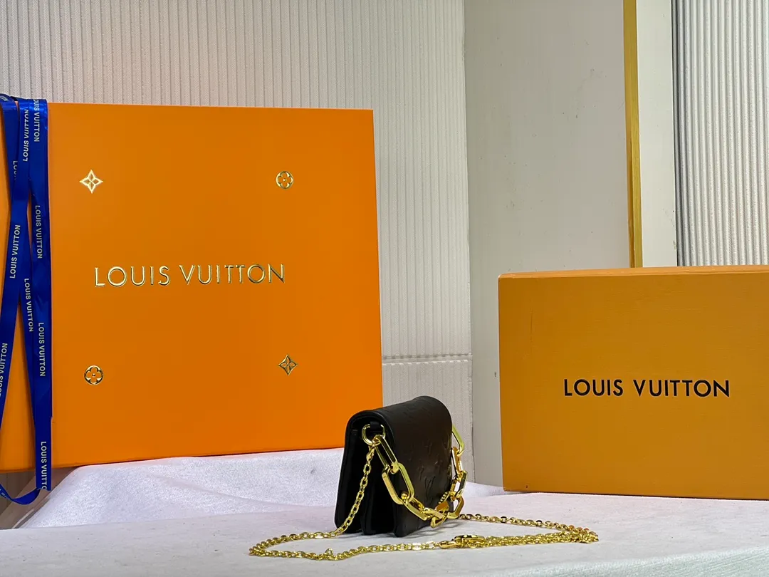 LOUIS VUITTON BELTBAG COUSSIN HANDBAG MONOGRAM PUFFY LAMBSKIN BLACK M81125_2 LOUIS VUITTON BELTBAG COUSSIN HANDBAG MONOGRAM PUFFY LAMBSKIN BLACK M81125 2