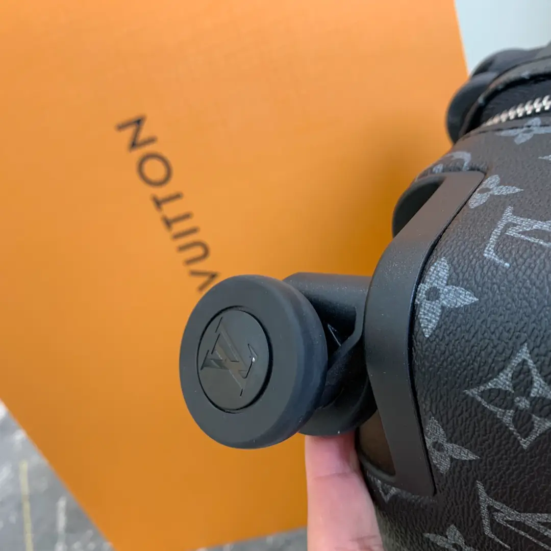 LOUIS-VUITTON-HORIZON-55-ROLLING-LUGGAGE-37L-MONOGRAM-ECLIPSE-M23002_6 LOUIS VUITTON HORIZON 55 ROLLING LUGGAGE 37L MONOGRAM ECLIPSE M23002 6