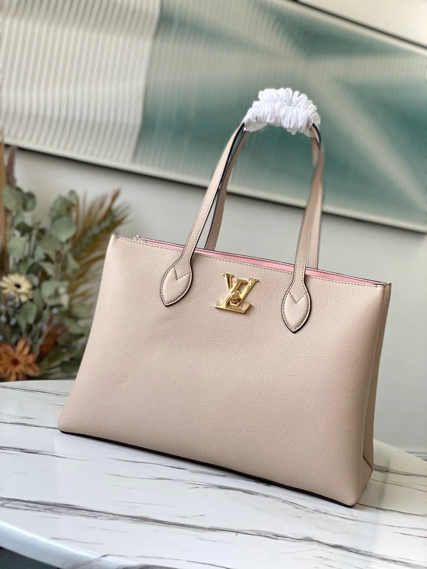 LOUIS VUITTON LOCKME SHOPPER HANDBAG GRAINED CALF LEATHER GREIGE M57346_01 LOUIS VUITTON LOCKME SHOPPER HANDBAG GRAINED CALF LEATHER GREIGE M57346 01