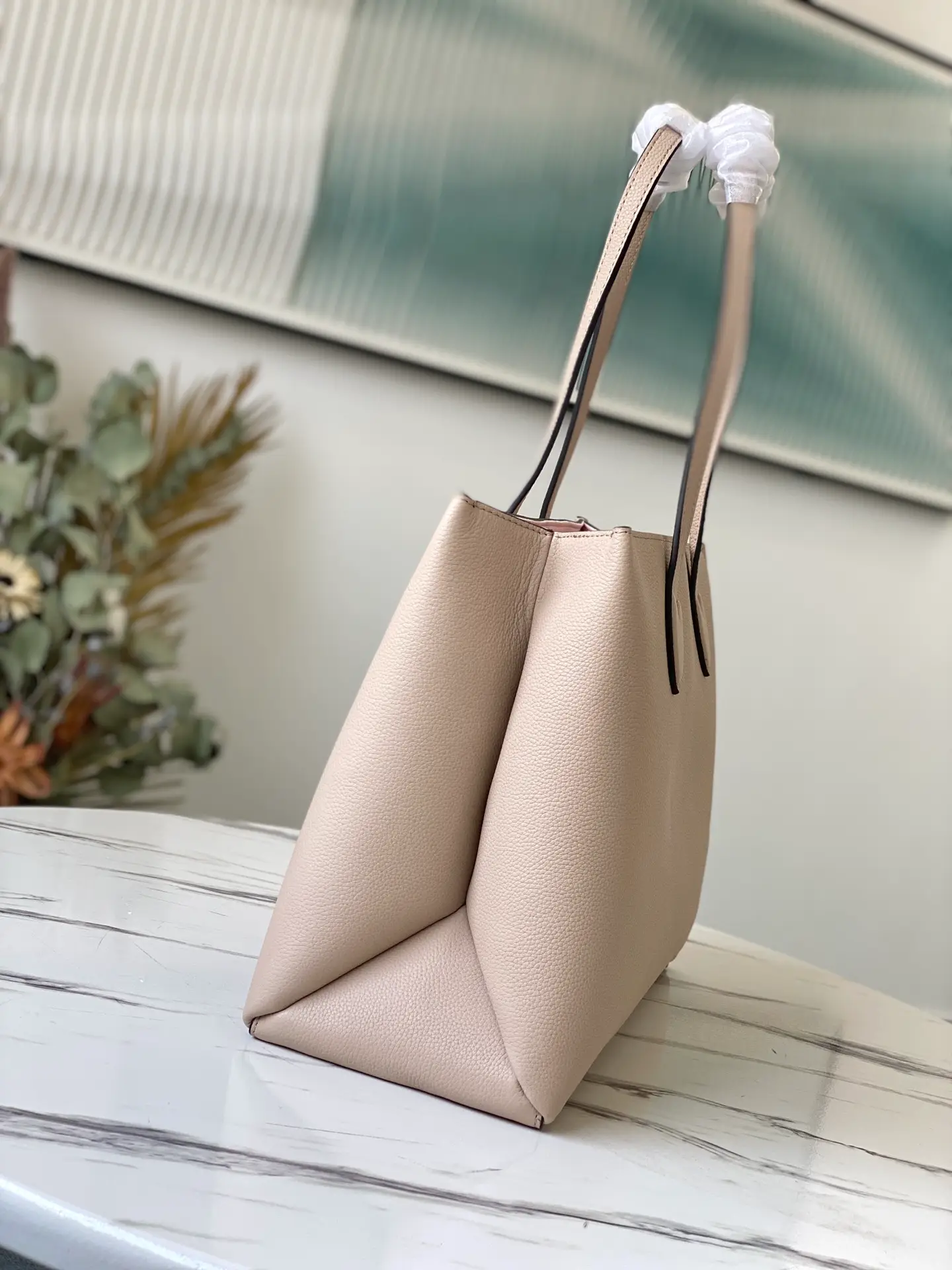 LOUIS VUITTON LOCKME SHOPPER HANDBAG GRAINED CALF LEATHER GREIGE M57346_2 LOUIS VUITTON LOCKME SHOPPER HANDBAG GRAINED CALF LEATHER GREIGE M57346 2