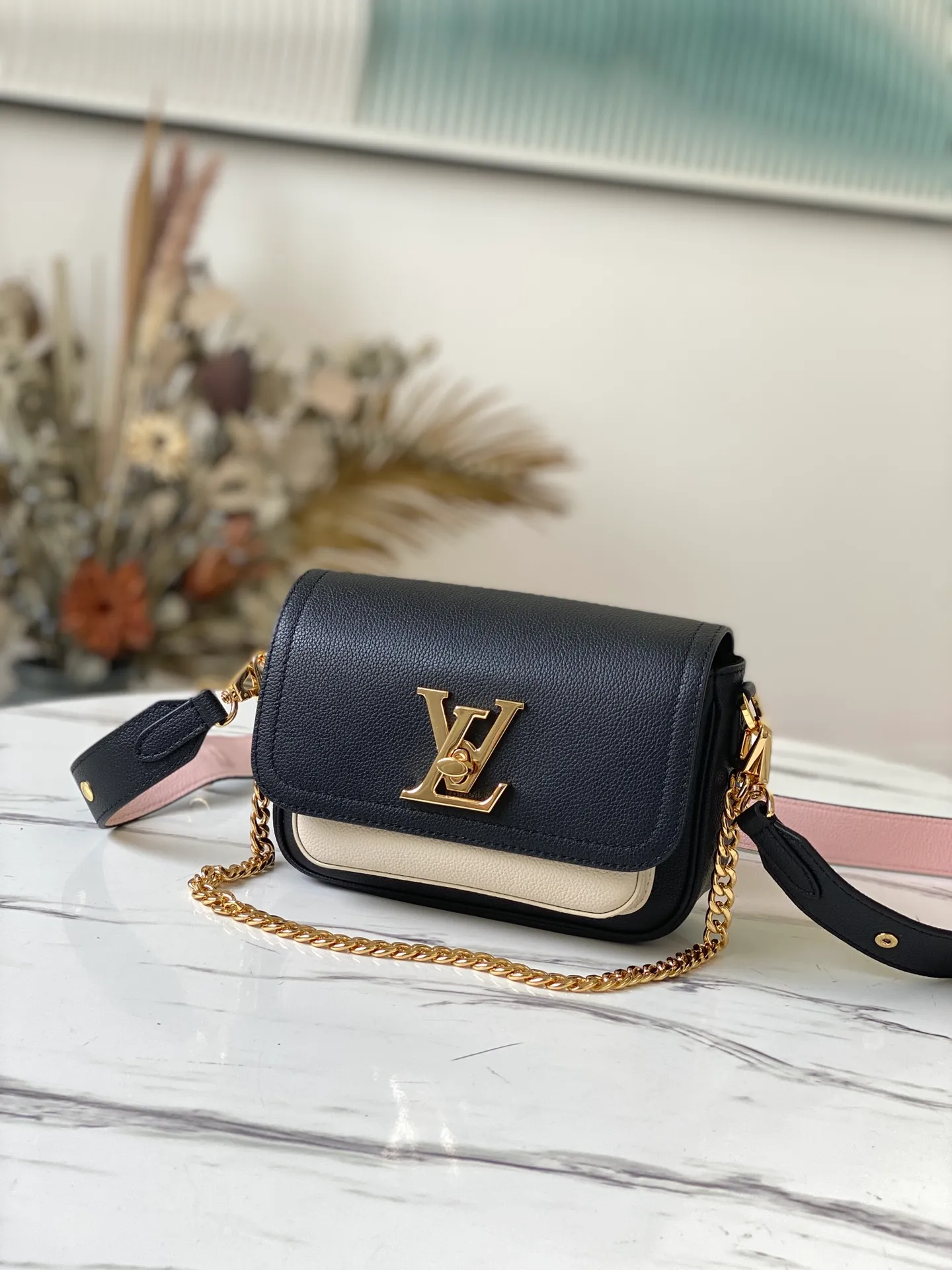 LOUIS VUITTON LOCKME TENDER CROSS-BODY BAG GRAINED CALF LEATHER BLACK M58557_1 LOUIS VUITTON LOCKME TENDER CROSS BODY BAG GRAINED CALF LEATHER BLACK M58557 1