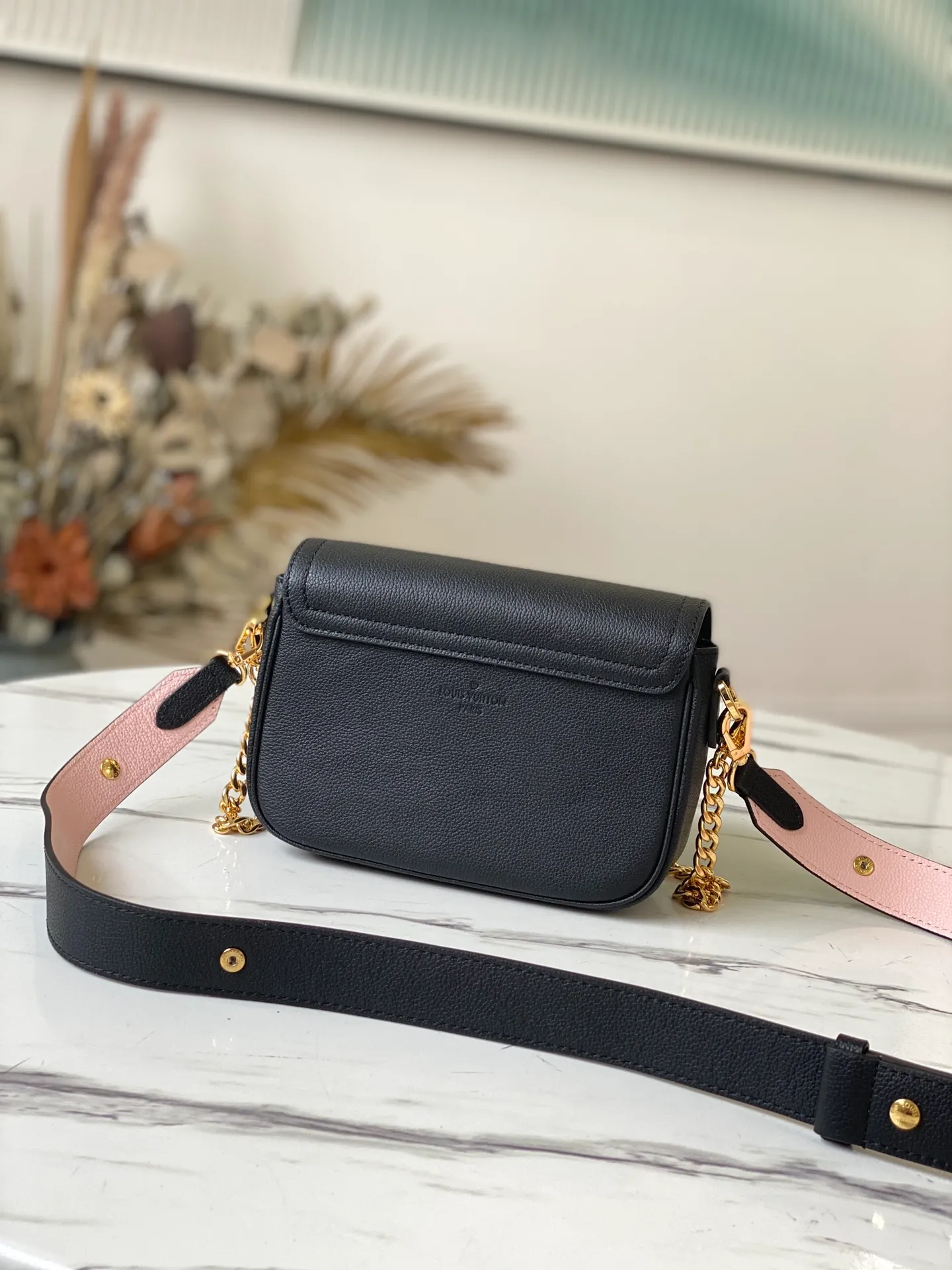 LOUIS VUITTON LOCKME TENDER CROSS-BODY BAG GRAINED CALF LEATHER BLACK M58557_3 LOUIS VUITTON LOCKME TENDER CROSS BODY BAG GRAINED CALF LEATHER BLACK M58557 3