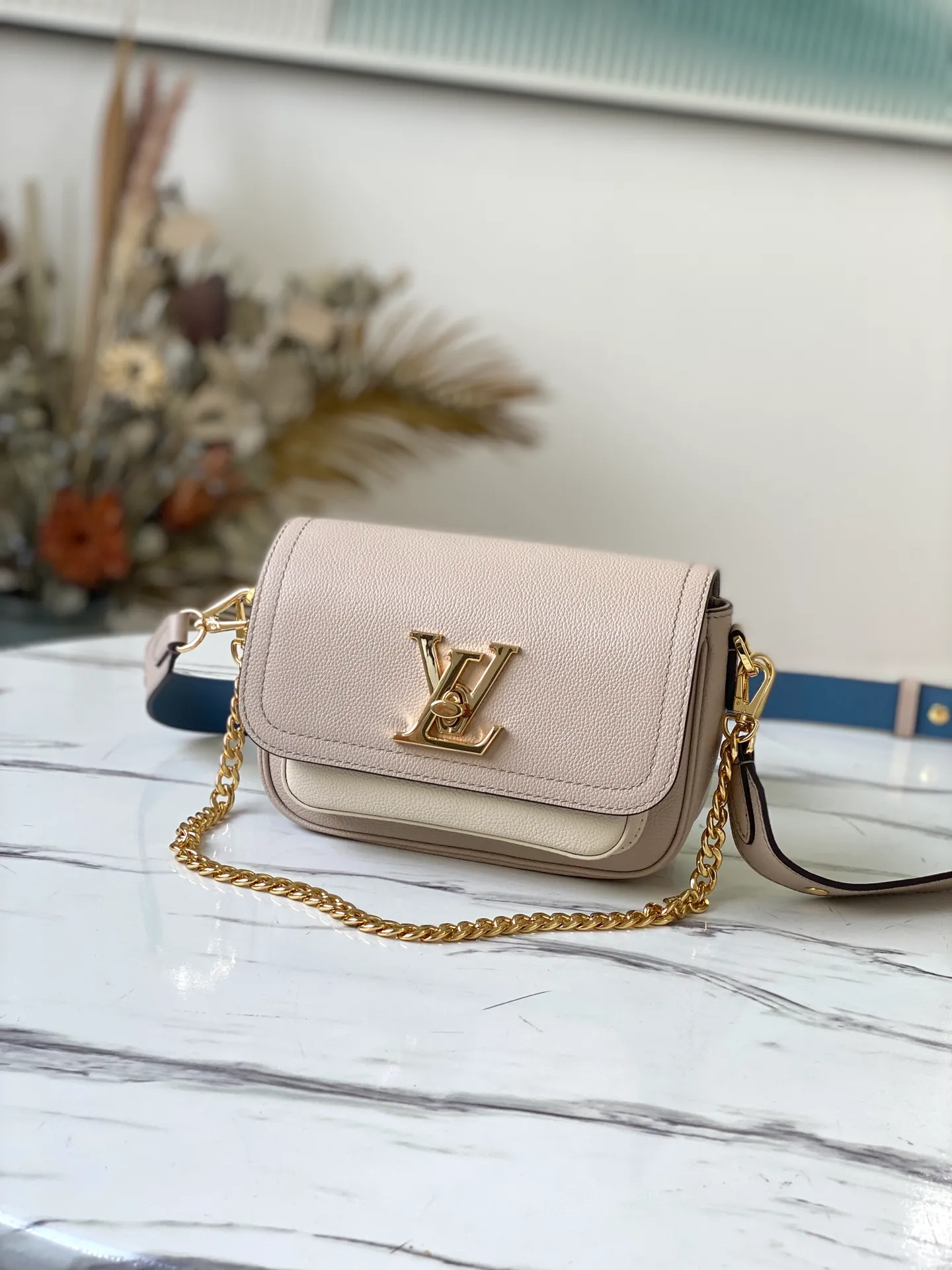LOUIS VUITTON LOCKME TENDER CROSS-BODY BAG GRAINED CALF LEATHER GREIGE M58554_1 LOUIS VUITTON LOCKME TENDER CROSS BODY BAG GRAINED CALF LEATHER GREIGE M58554 1