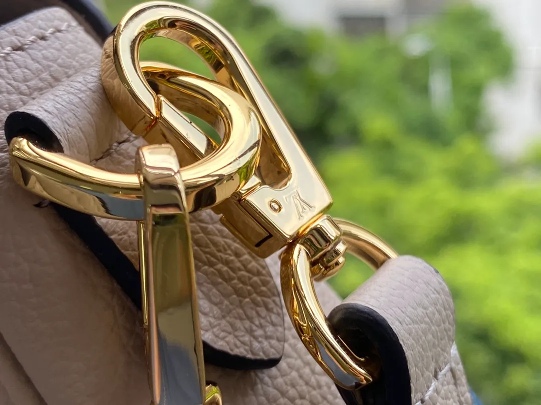 LOUIS VUITTON LOCKME TENDER CROSS-BODY BAG GRAINED CALF LEATHER GREIGE M58554_7 LOUIS VUITTON LOCKME TENDER CROSS BODY BAG GRAINED CALF LEATHER GREIGE M58554 7