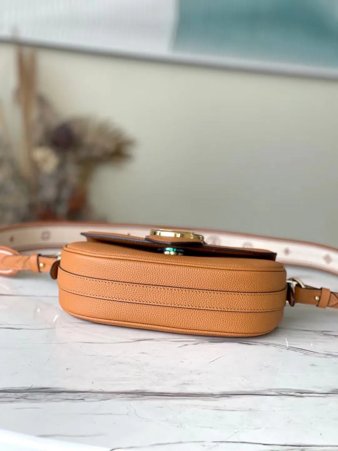 LOUIS VUITTON LV PONT 9 SOFT MM GRAINED CALFSKIN MOCACCINO M58968_04 LOUIS VUITTON LV PONT 9 SOFT MM GRAINED CALFSKIN MOCACCINO M58968 04