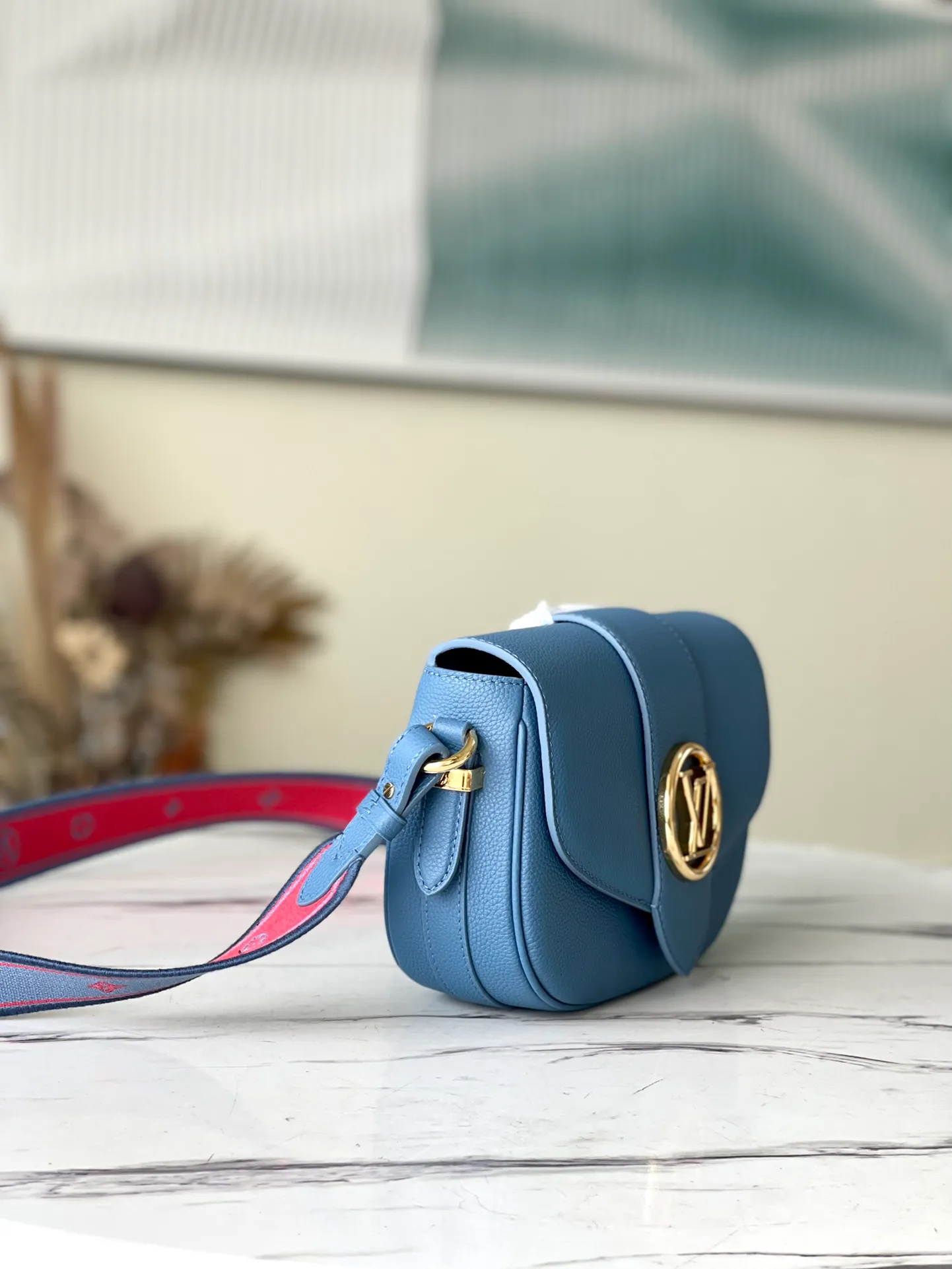 LOUIS VUITTON LV PONT 9 SOFT PM HANDBAG GRAINED CALFSKIN BLEU GÉNÉRAL ROUGE M58964_2 LOUIS VUITTON LV PONT 9 SOFT PM HANDBAG GRAINED CALFSKIN BLEU GENERAL ROUGE M58964 2