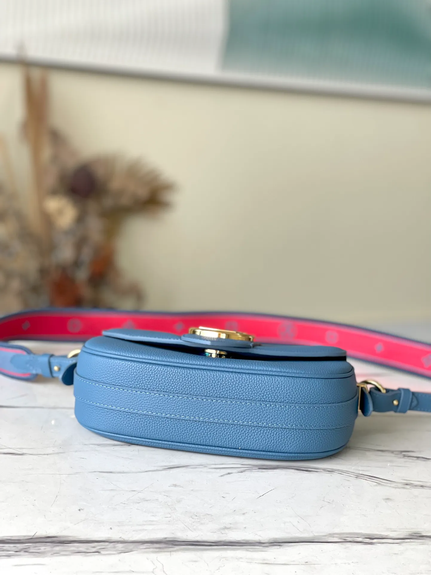 LOUIS VUITTON LV PONT 9 SOFT PM HANDBAG GRAINED CALFSKIN BLEU GÉNÉRAL ROUGE M58964_4 LOUIS VUITTON LV PONT 9 SOFT PM HANDBAG GRAINED CALFSKIN BLEU GENERAL ROUGE M58964 4