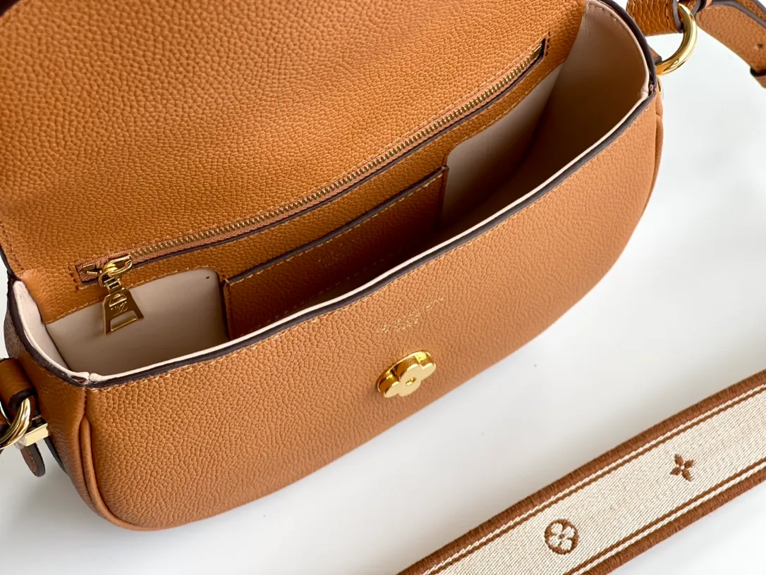 LOUIS VUITTON LV PONT 9 SOFT PM HANDBAG GRAINED CALFSKIN SIENNE DORÉE M58729_5 LOUIS VUITTON LV PONT 9 SOFT PM HANDBAG GRAINED CALFSKIN SIENNE DOREE M58729 5