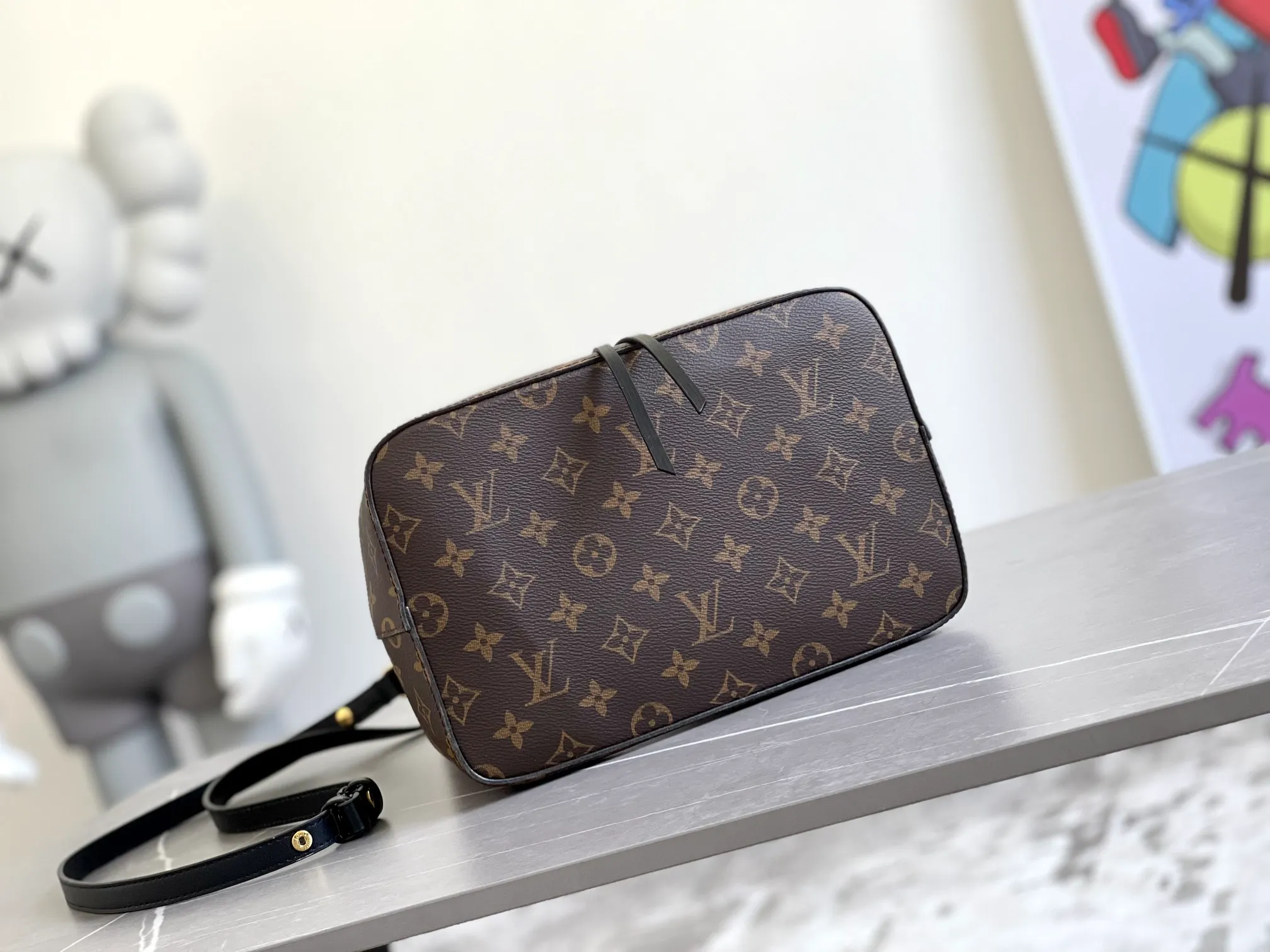 LOUIS VUITTON NÉONOÉ MM BUCKET BAG BLACK M44020_4 LOUIS VUITTON NEONOE MM BUCKET BAG BLACK M44020 4