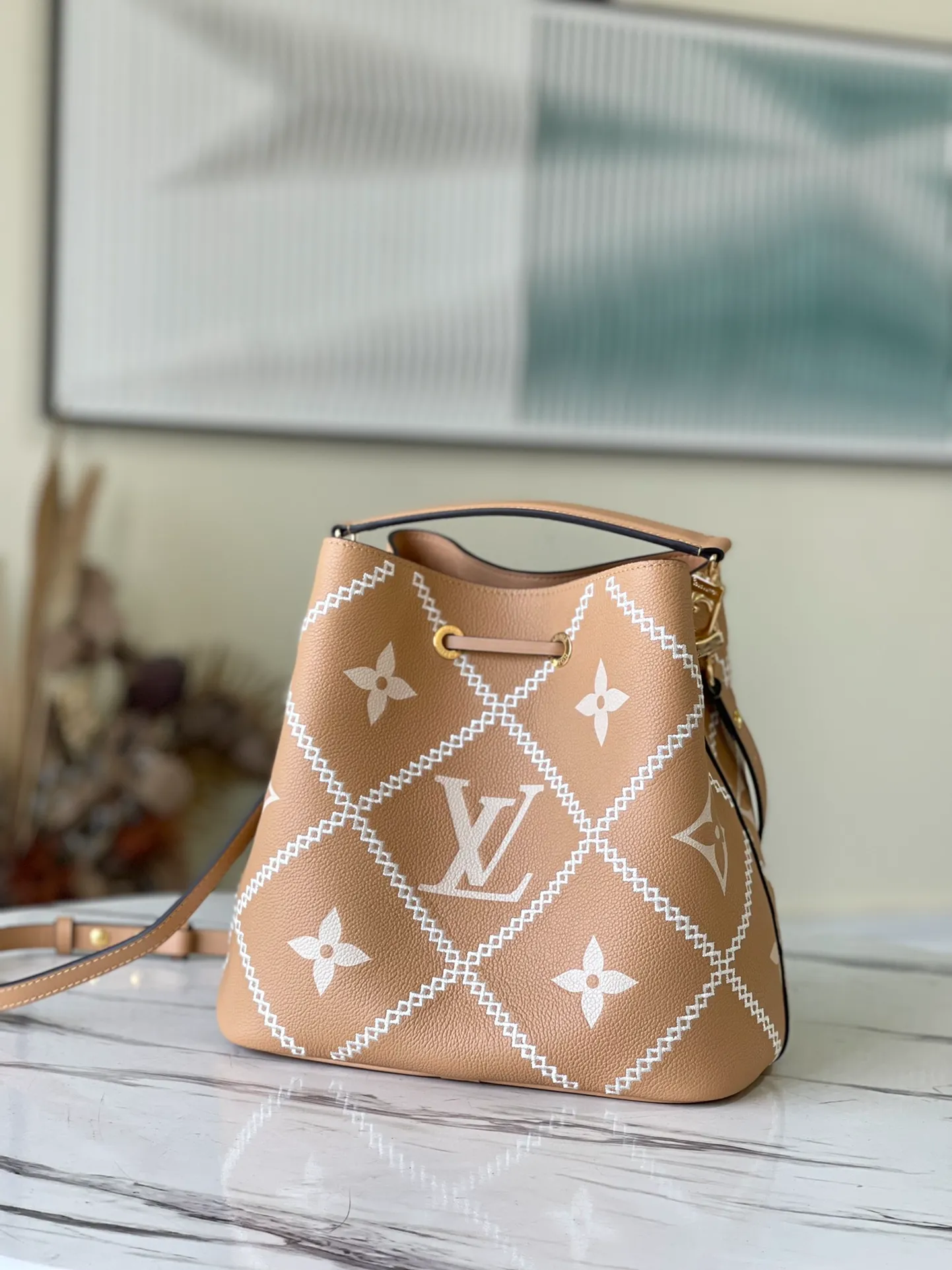 LOUIS VUITTON NÉONOÉ MM GRAINED COWHIDE LEATHER ARIZONA BROWN M46029_3 LOUIS VUITTON NEONOE MM GRAINED COWHIDE LEATHER ARIZONA BROWN M46029 3