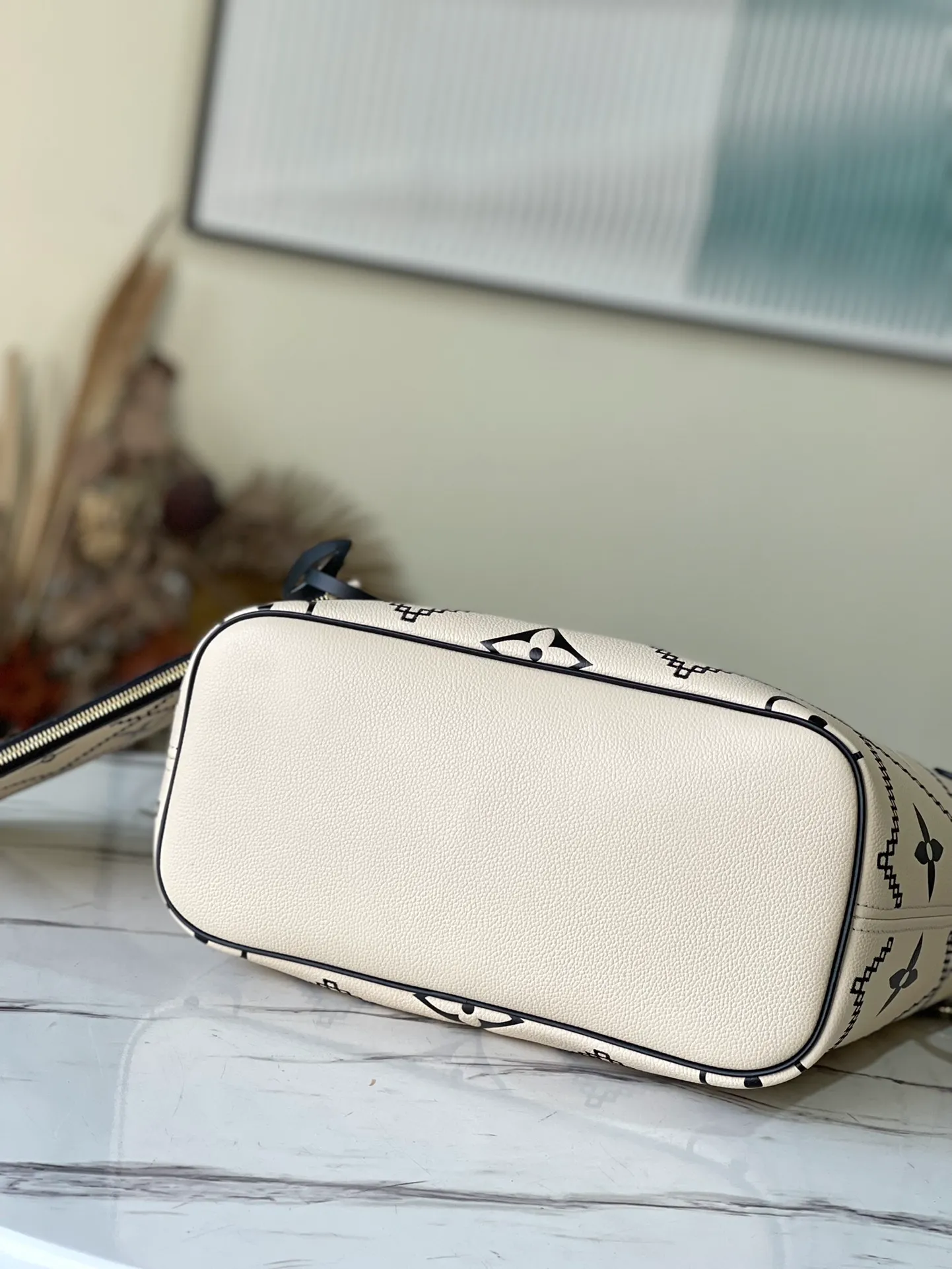 LOUIS VUITTON NEVERFULL MM GRAINED COWHIDE LEATHER BEIGE M46039_4 LOUIS VUITTON NEVERFULL MM GRAINED COWHIDE LEATHER BEIGE M46039 4