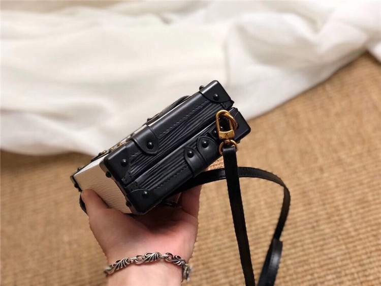 LOUIS-VUITTON-PETITE-MALLE-EPI-LEATHER-WHITE-M53137_7 LOUIS VUITTON PETITE MALLE EPI LEATHER WHITE M53137 7