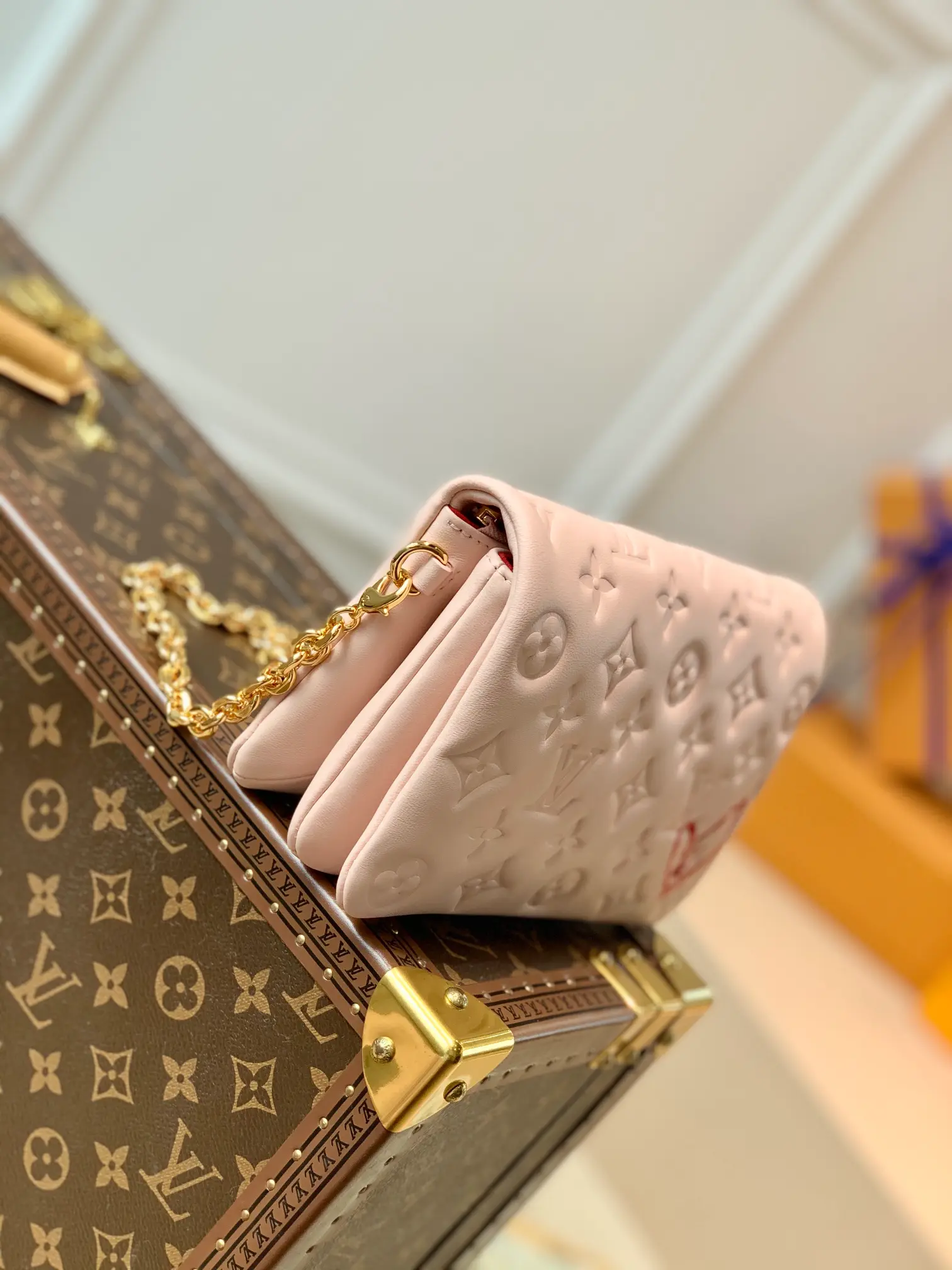 LOUIS VUITTON POCHETTE COUSSIN HANDBAG MONOGRAM-EMBOSSED LAMBSKIN PINK M80996_3 LOUIS VUITTON POCHETTE COUSSIN HANDBAG MONOGRAM EMBOSSED LAMBSKIN PINK M80996 3