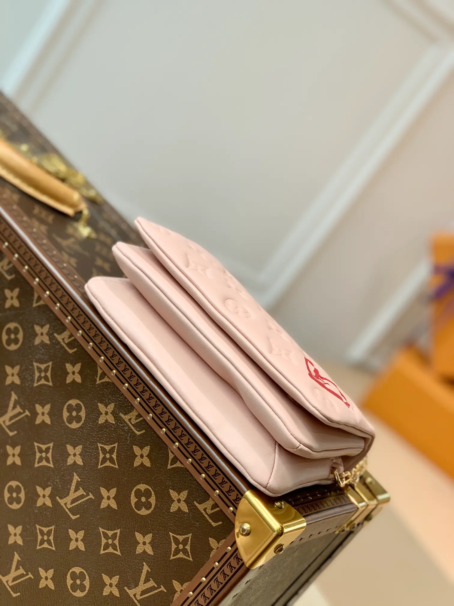LOUIS VUITTON POCHETTE COUSSIN HANDBAG MONOGRAM-EMBOSSED LAMBSKIN PINK M80996_4 LOUIS VUITTON POCHETTE COUSSIN HANDBAG MONOGRAM EMBOSSED LAMBSKIN PINK M80996 4