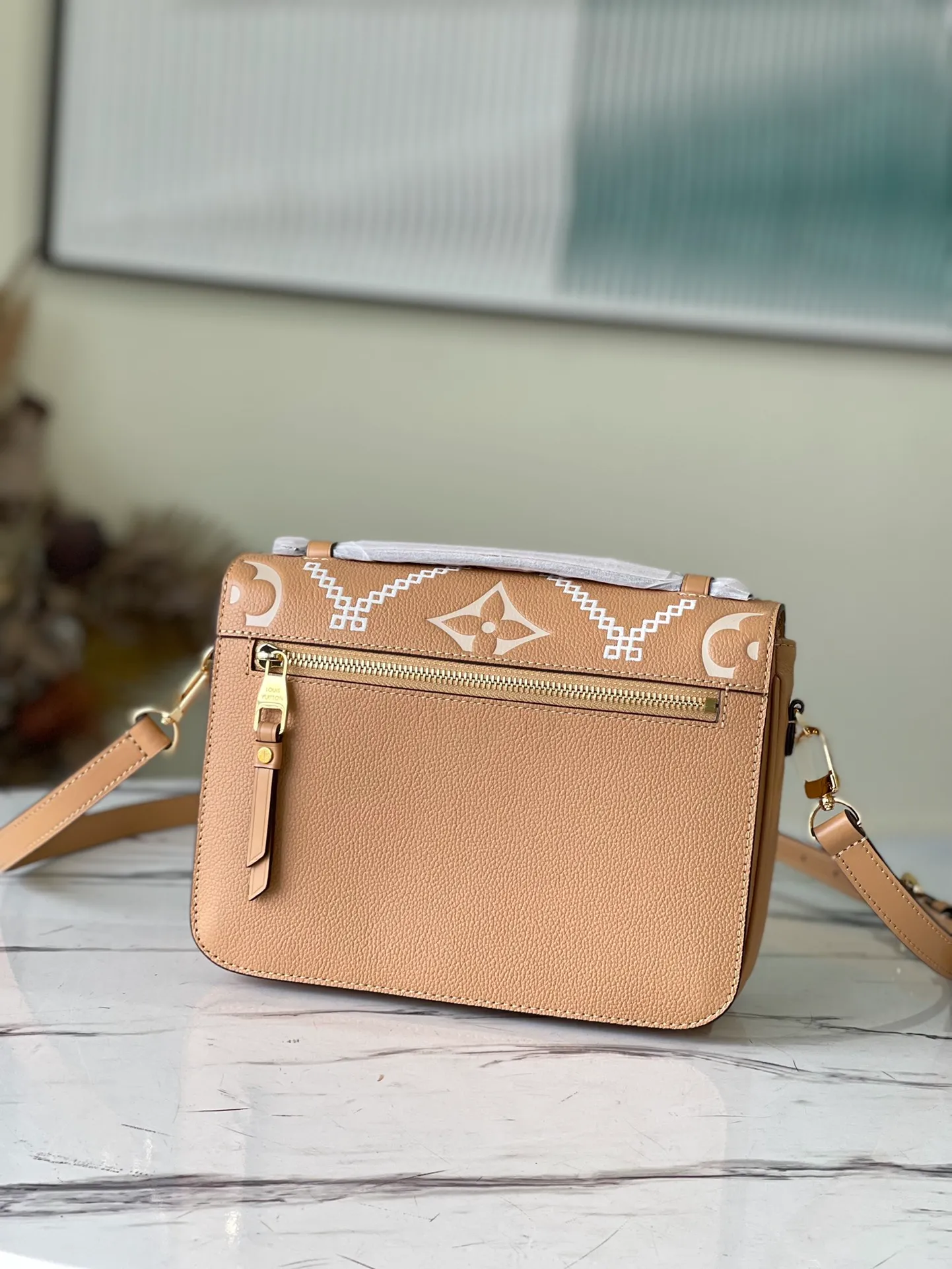 LOUIS VUITTON POCHETTE MÉTIS GRAINED COWHIDE LEATHER ARIZONA BROWN M46018_3 LOUIS VUITTON POCHETTE METIS GRAINED COWHIDE LEATHER ARIZONA BROWN M46018 3