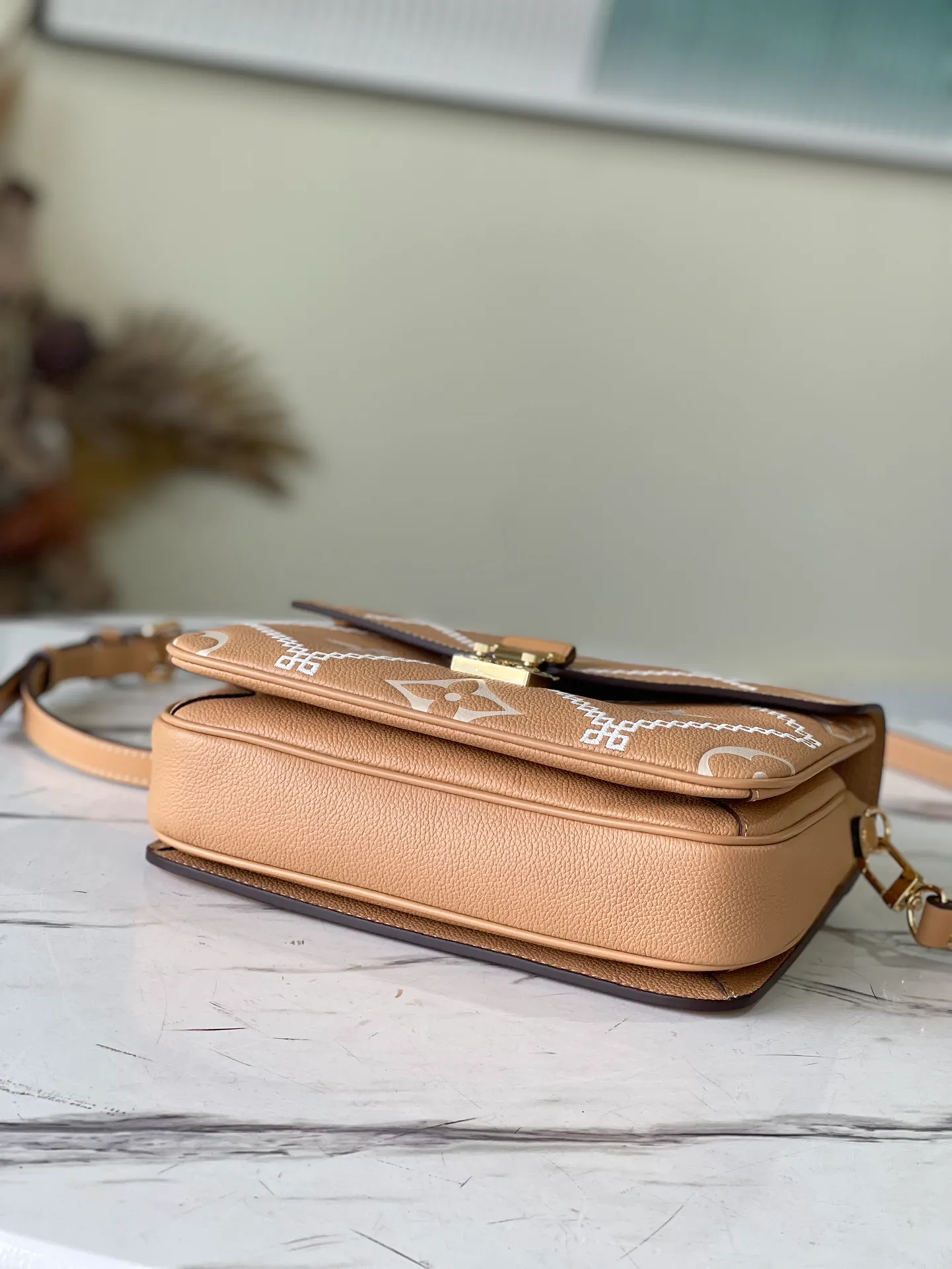 LOUIS VUITTON POCHETTE MÉTIS GRAINED COWHIDE LEATHER ARIZONA BROWN M46018_4 LOUIS VUITTON POCHETTE METIS GRAINED COWHIDE LEATHER ARIZONA BROWN M46018 4