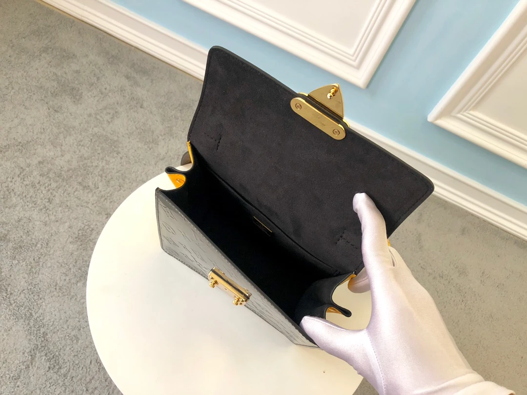 LOUIS VUITTON SPRING STREET HANDBAG DEBOSSED MONOGRAM VERNIS LEATHER SILVER M90376_5 LOUIS VUITTON SPRING STREET HANDBAG DEBOSSED MONOGRAM VERNIS LEATHER SILVER M90376 5