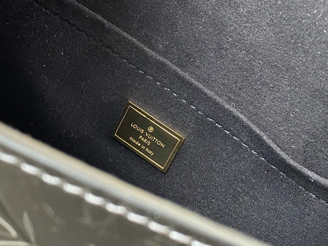 LOUIS-VUITTON-SPRING-STREET-MONOGRAM-VERNIS-CHAMPAGNE-M90502_9 LOUIS VUITTON SPRING STREET MONOGRAM VERNIS CHAMPAGNE M90502 9