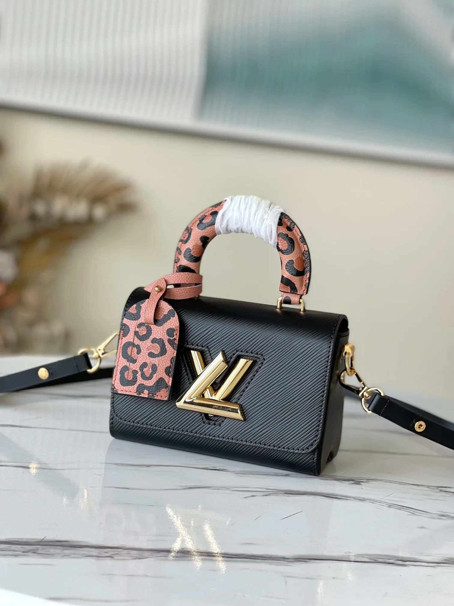 LOUIS VUITTON TWIST MM HANDBAG EPI GRAINED LEATHER BLACK M58568_1 LOUIS VUITTON TWIST MM HANDBAG EPI GRAINED LEATHER BLACK M58568 1