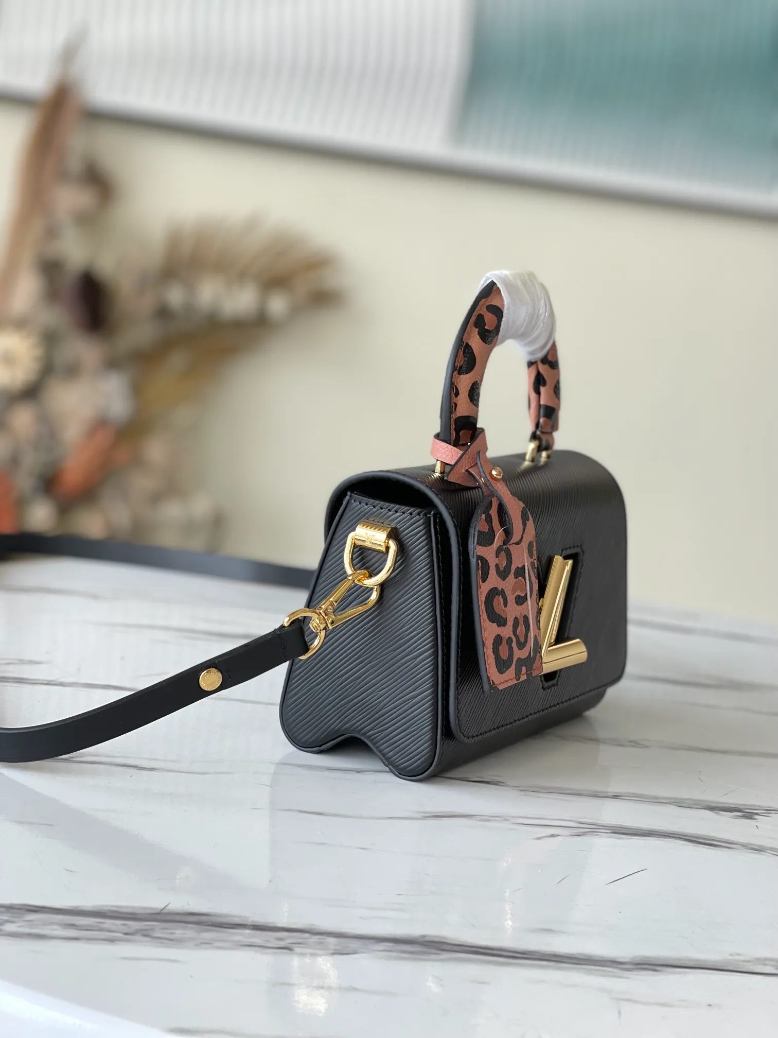 LOUIS VUITTON TWIST MM HANDBAG EPI GRAINED LEATHER BLACK M58568_2 LOUIS VUITTON TWIST MM HANDBAG EPI GRAINED LEATHER BLACK M58568 2