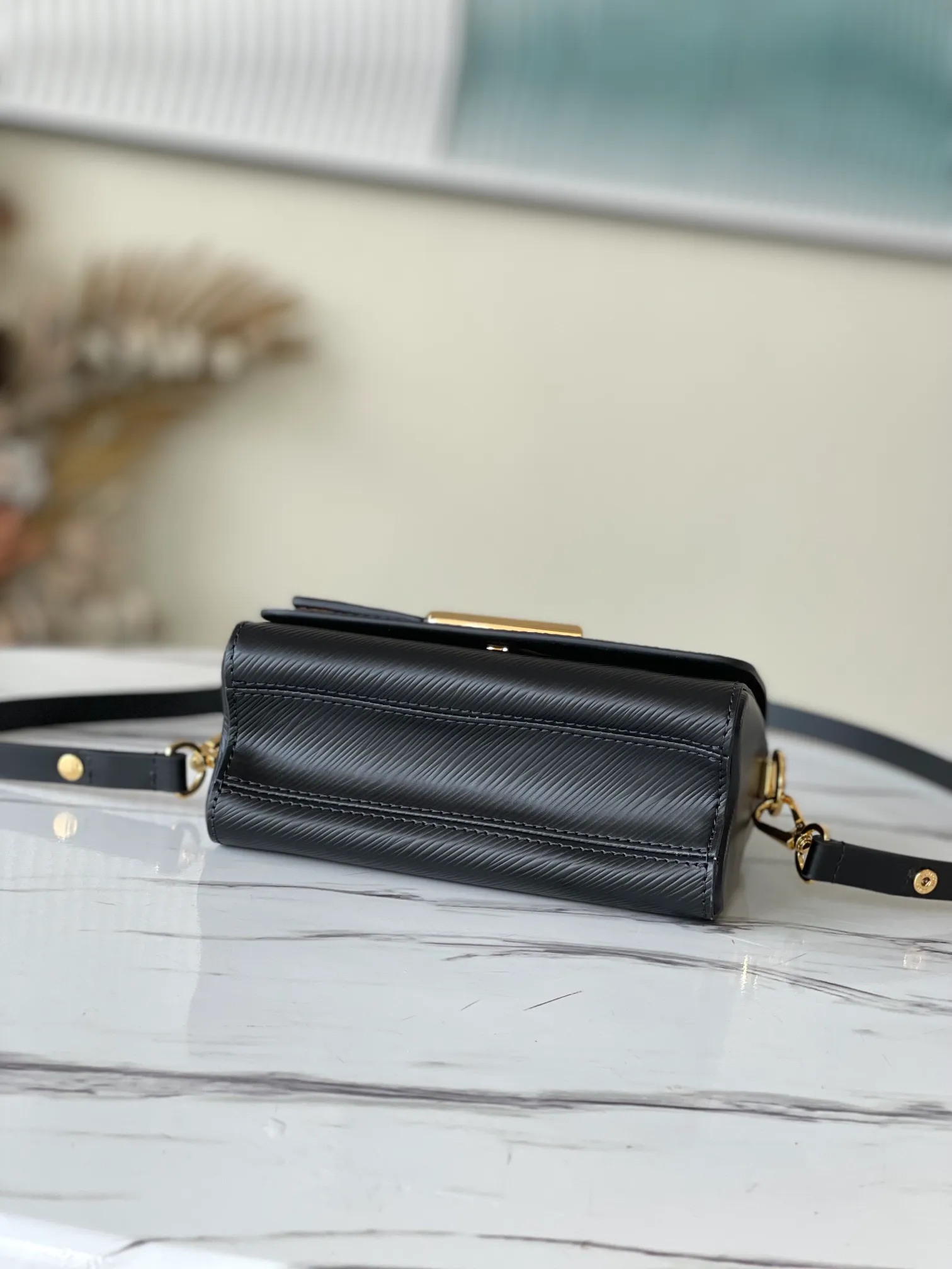 LOUIS VUITTON TWIST MM HANDBAG EPI GRAINED LEATHER BLACK M58568_4 LOUIS VUITTON TWIST MM HANDBAG EPI GRAINED LEATHER BLACK M58568 4