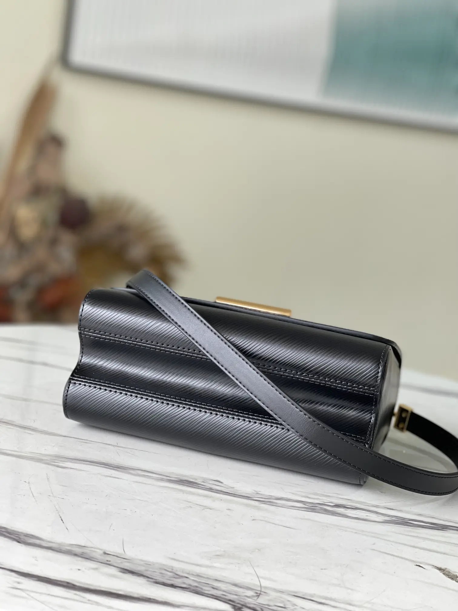 LOUIS VUITTON TWIST MM HANDBAG EPI GRAINED LEATHER BLACK M59402_4 LOUIS VUITTON TWIST MM HANDBAG EPI GRAINED LEATHER BLACK M59402 4