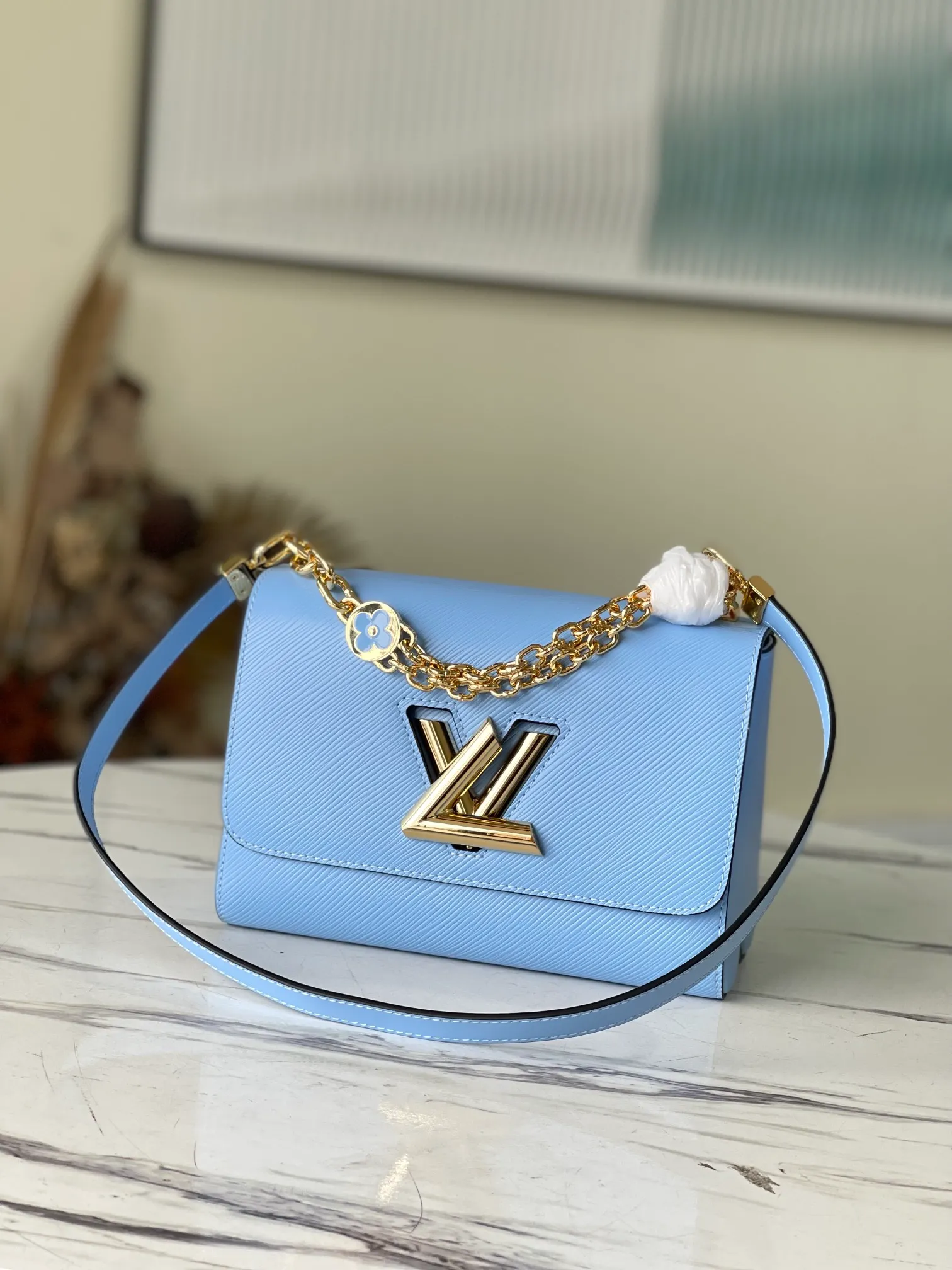 LOUIS VUITTON TWIST MM HANDBAG EPI GRAINED LEATHER QUARTZ BLEU NUAGE BLUE M59627_1 LOUIS VUITTON TWIST MM HANDBAG EPI GRAINED LEATHER QUARTZ BLEU NUAGE BLUE M59627 1