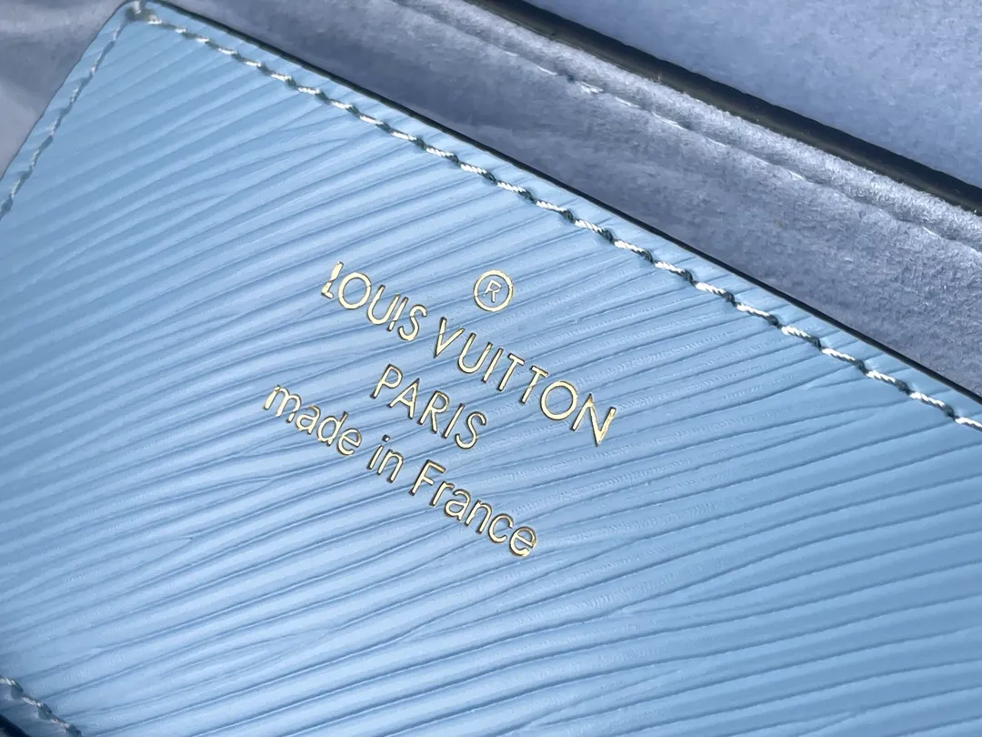 LOUIS VUITTON TWIST MM HANDBAG EPI GRAINED LEATHER QUARTZ BLEU NUAGE BLUE M59627_9 LOUIS VUITTON TWIST MM HANDBAG EPI GRAINED LEATHER QUARTZ BLEU NUAGE BLUE M59627 9
