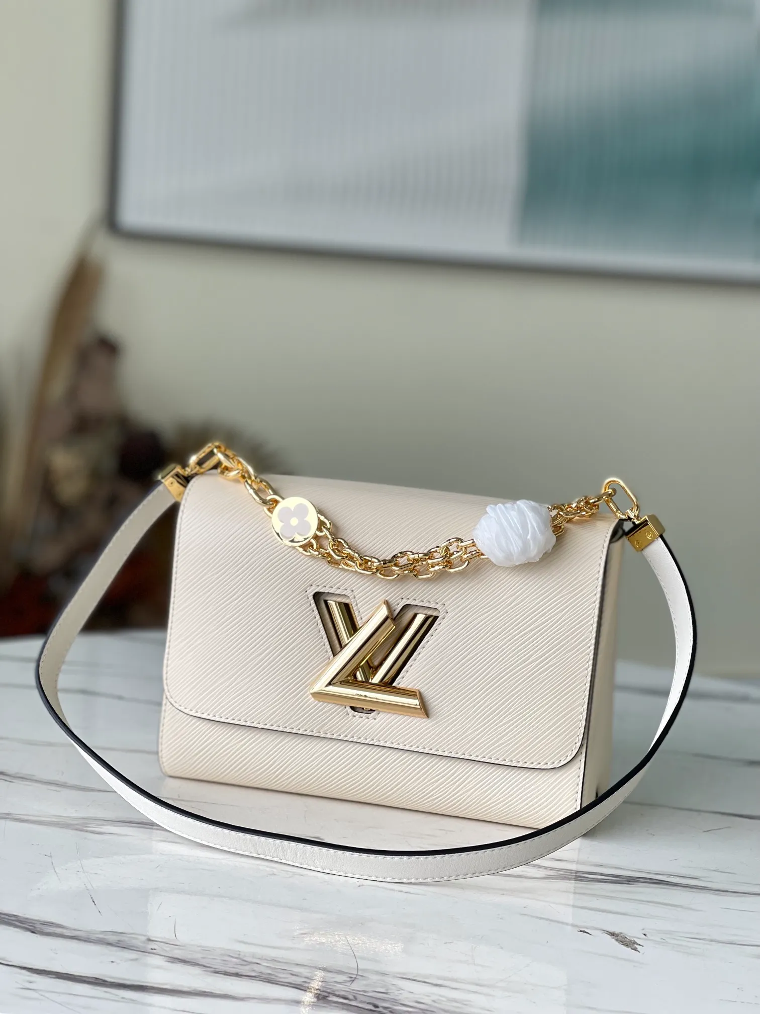 LOUIS VUITTON TWIST MM HANDBAG EPI GRAINED LEATHER QUARTZ WHITE M59403_1 LOUIS VUITTON TWIST MM HANDBAG EPI GRAINED LEATHER QUARTZ WHITE M59403 1