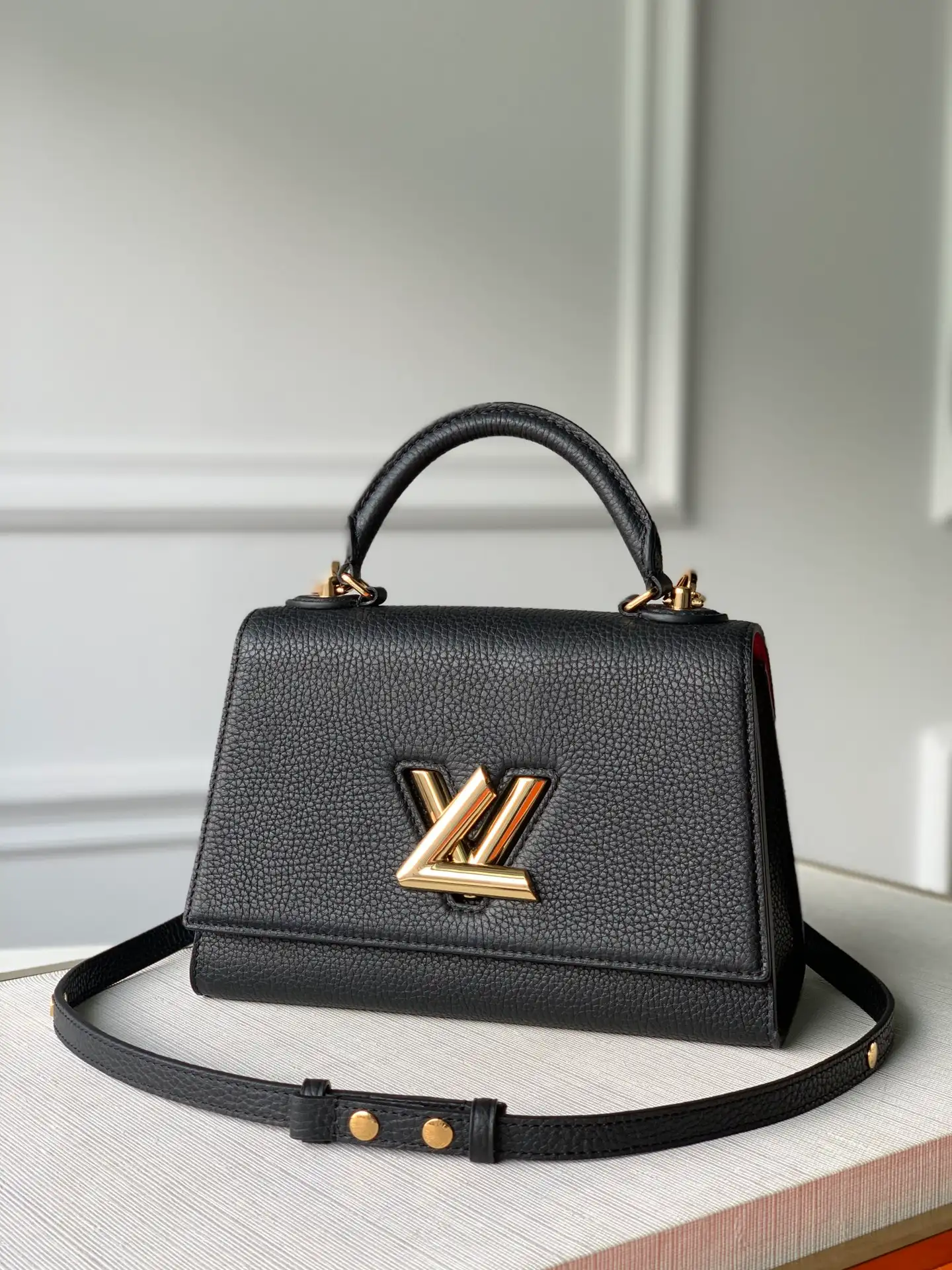 LOUIS VUITTON TWIST ONE HANDLE BB HANDBAG TAURILLON LEATHER BLACK M59091_1 LOUIS VUITTON TWIST ONE HANDLE BB HANDBAG TAURILLON LEATHER BLACK M59091 1