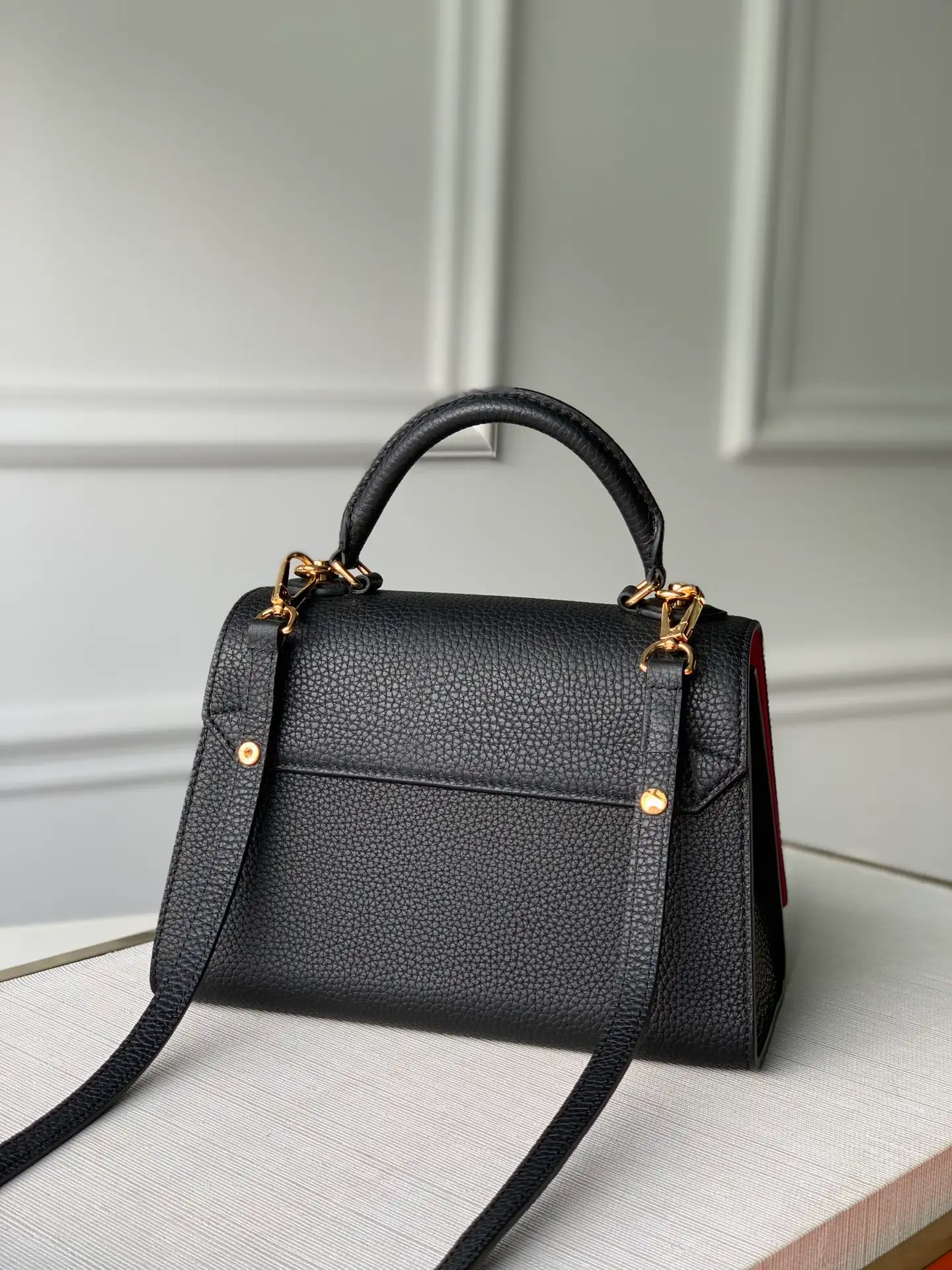 LOUIS VUITTON TWIST ONE HANDLE BB HANDBAG TAURILLON LEATHER BLACK M59091_2 LOUIS VUITTON TWIST ONE HANDLE BB HANDBAG TAURILLON LEATHER BLACK M59091 2