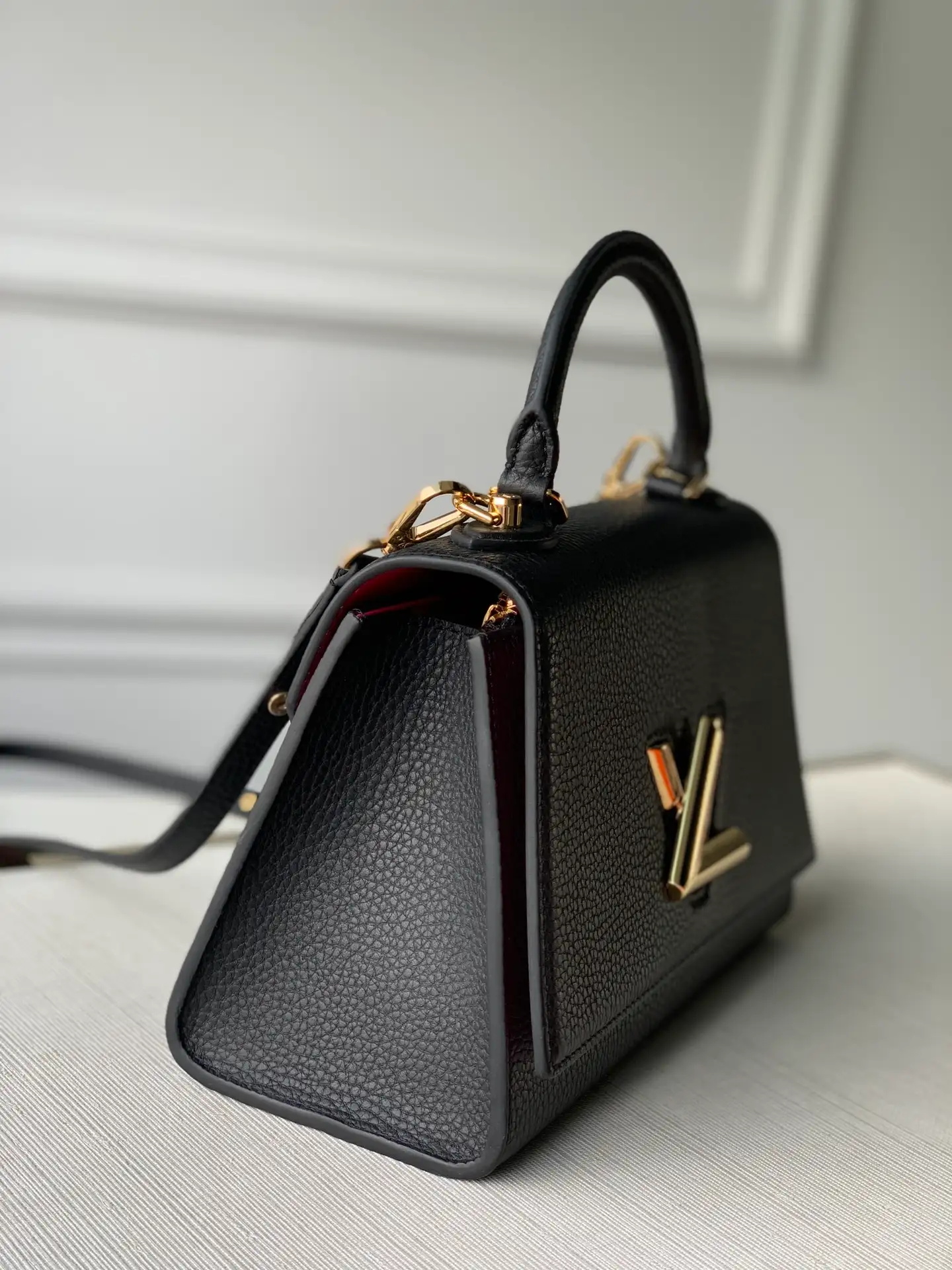 LOUIS VUITTON TWIST ONE HANDLE BB HANDBAG TAURILLON LEATHER BLACK M59091_3 LOUIS VUITTON TWIST ONE HANDLE BB HANDBAG TAURILLON LEATHER BLACK M59091 3