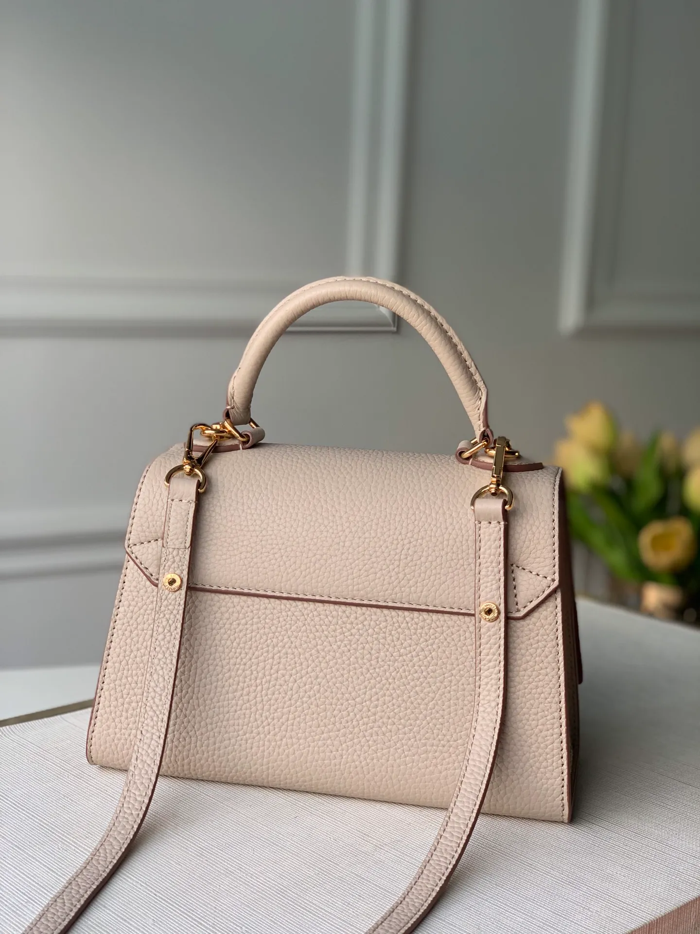 LOUIS VUITTON TWIST ONE HANDLE BB HANDBAG TAURILLON LEATHER GREIGE GREY M59090_2 LOUIS VUITTON TWIST ONE HANDLE BB HANDBAG TAURILLON LEATHER GREIGE GREY M59090 2