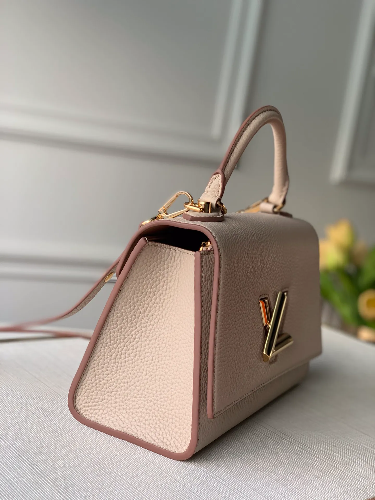 LOUIS VUITTON TWIST ONE HANDLE BB HANDBAG TAURILLON LEATHER GREIGE GREY M59090_3 LOUIS VUITTON TWIST ONE HANDLE BB HANDBAG TAURILLON LEATHER GREIGE GREY M59090 3