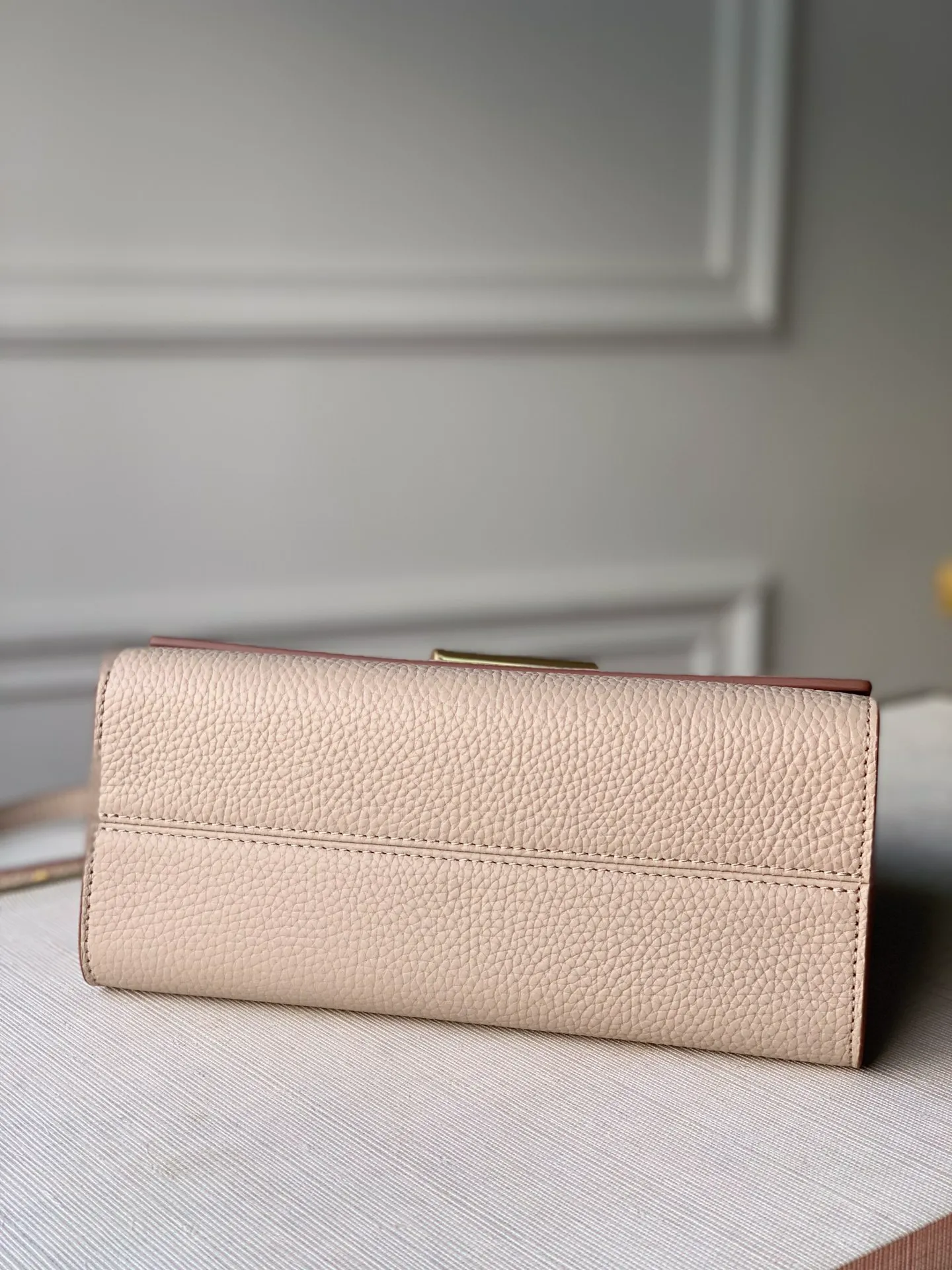 LOUIS VUITTON TWIST ONE HANDLE BB HANDBAG TAURILLON LEATHER GREIGE GREY M59090_4 LOUIS VUITTON TWIST ONE HANDLE BB HANDBAG TAURILLON LEATHER GREIGE GREY M59090 4