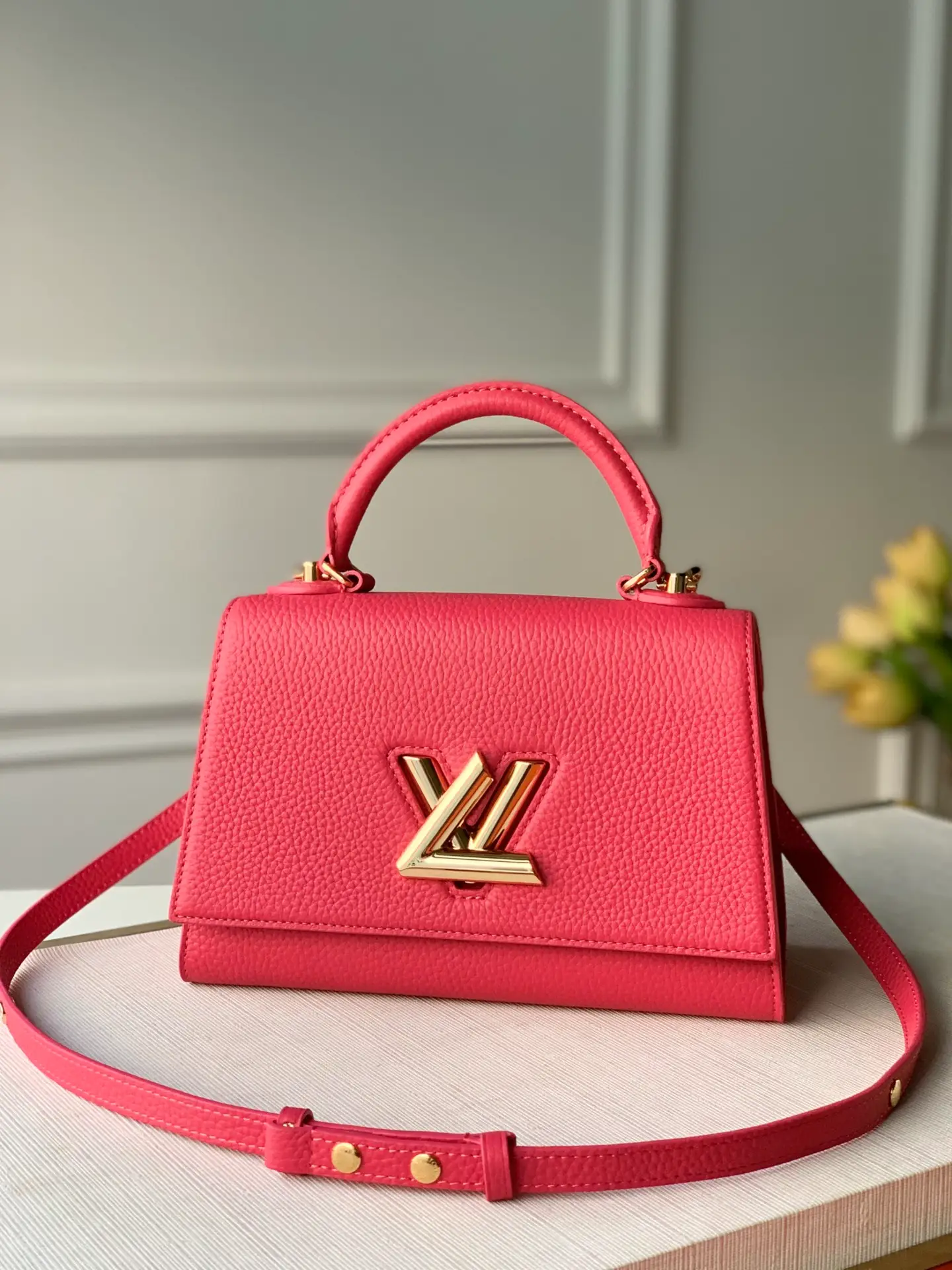LOUIS VUITTON TWIST ONE HANDLE BB HANDBAG TAURILLON LEATHER PINK M59285_1 LOUIS VUITTON TWIST ONE HANDLE BB HANDBAG TAURILLON LEATHER PINK M59285 1