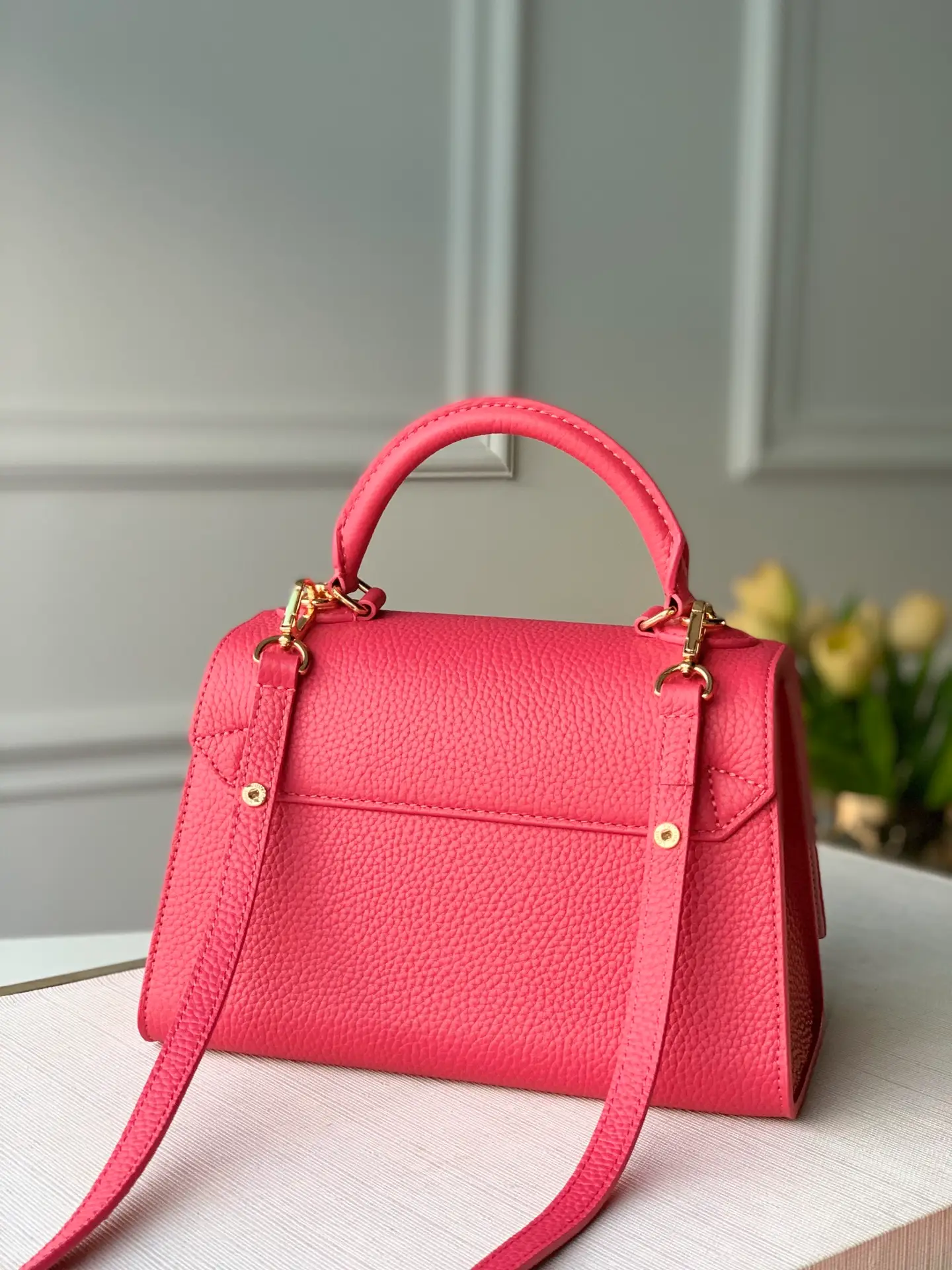 LOUIS VUITTON TWIST ONE HANDLE BB HANDBAG TAURILLON LEATHER PINK M59285_2 LOUIS VUITTON TWIST ONE HANDLE BB HANDBAG TAURILLON LEATHER PINK M59285 2