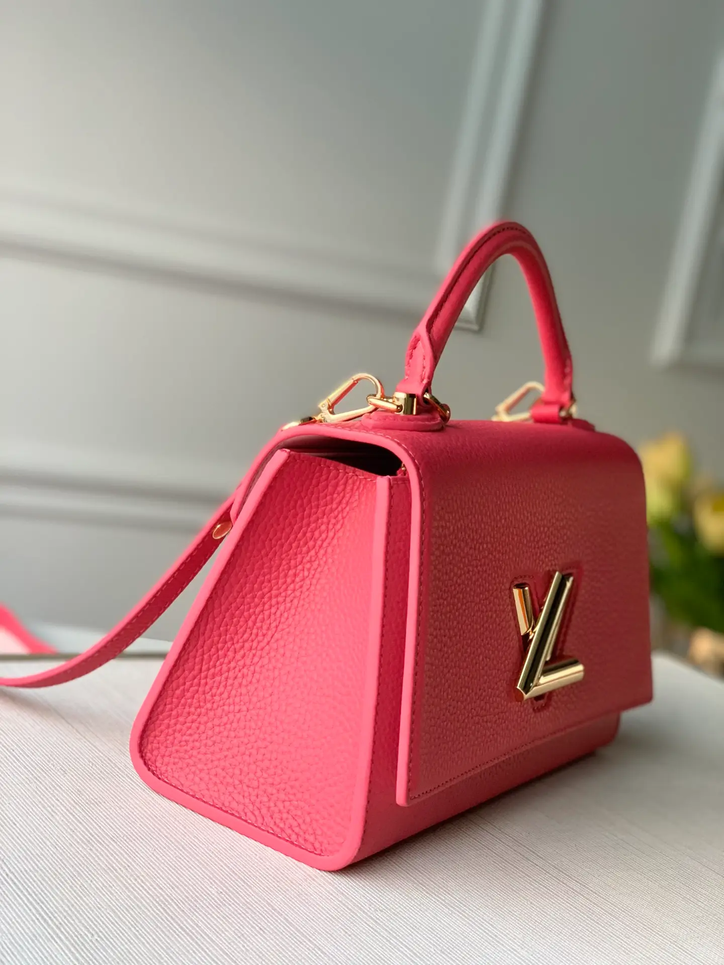 LOUIS VUITTON TWIST ONE HANDLE BB HANDBAG TAURILLON LEATHER PINK M59285_3 LOUIS VUITTON TWIST ONE HANDLE BB HANDBAG TAURILLON LEATHER PINK M59285 3