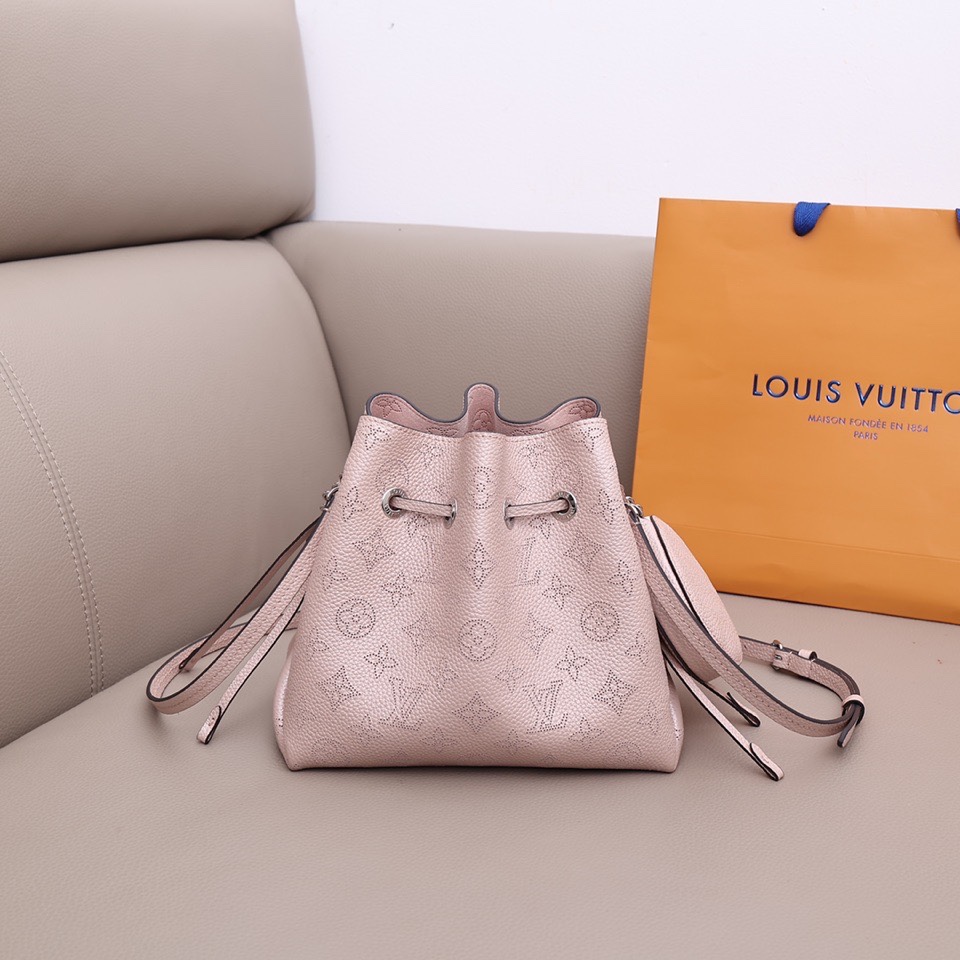 louis-vuitton-bella-mahina-leather-handbags-M58792_3 louis vuitton bella mahina leather handbags M58792 3