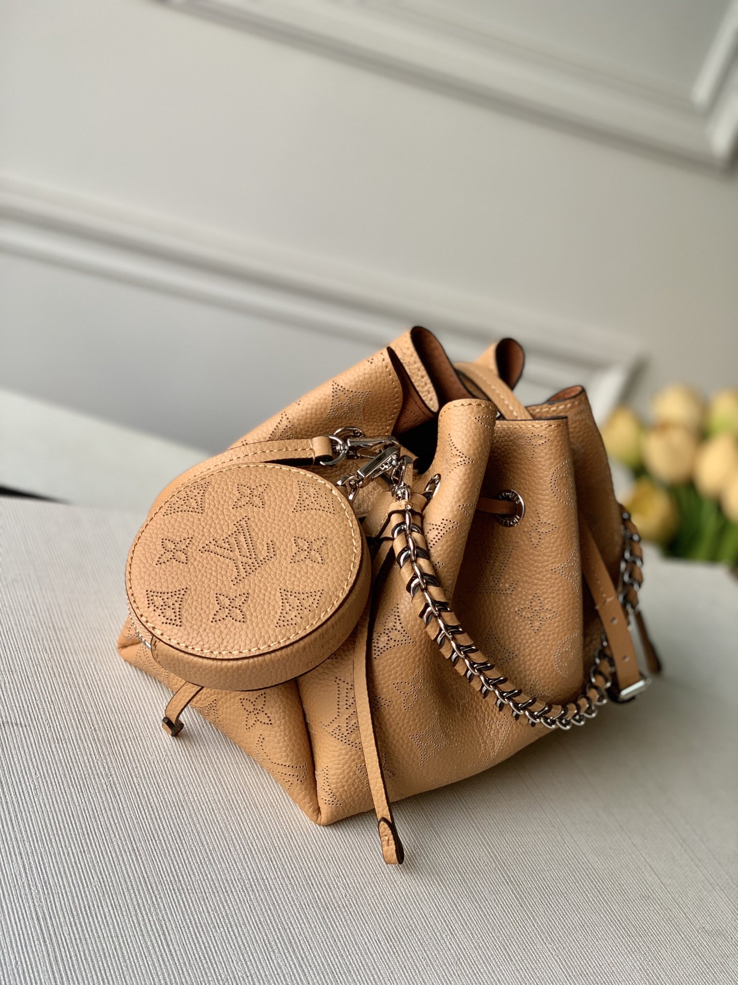 louis-vuitton-bella-mahina-leather-handbags-M59369_2 louis vuitton bella mahina leather handbags M59369 2