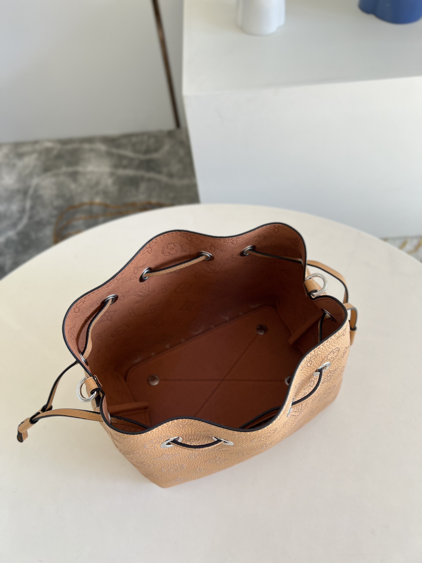 louis-vuitton-bella-mahina-leather-handbags-M59369_4 louis vuitton bella mahina leather handbags M59369 4